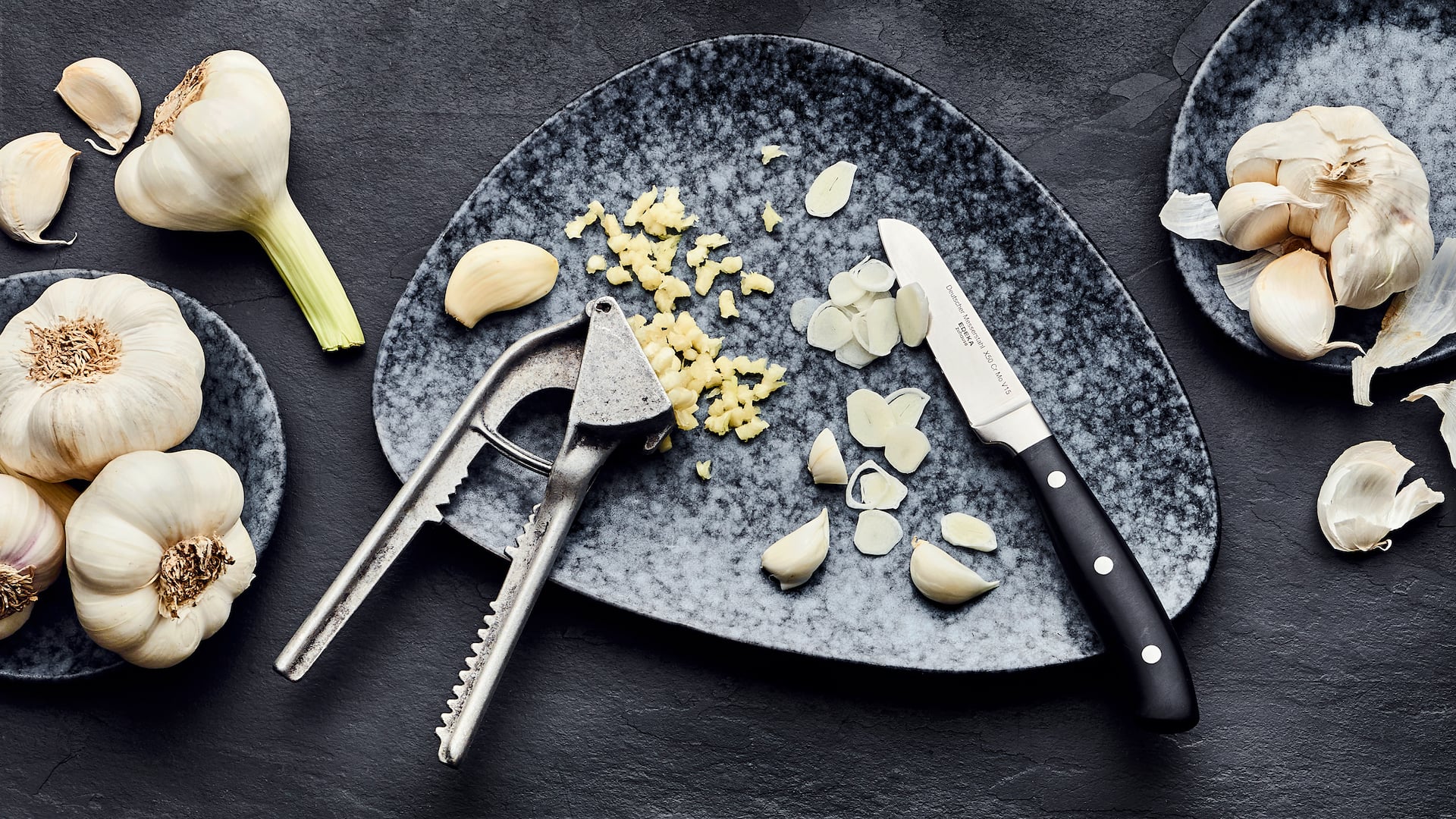 Knoblauch pressen oder schneiden