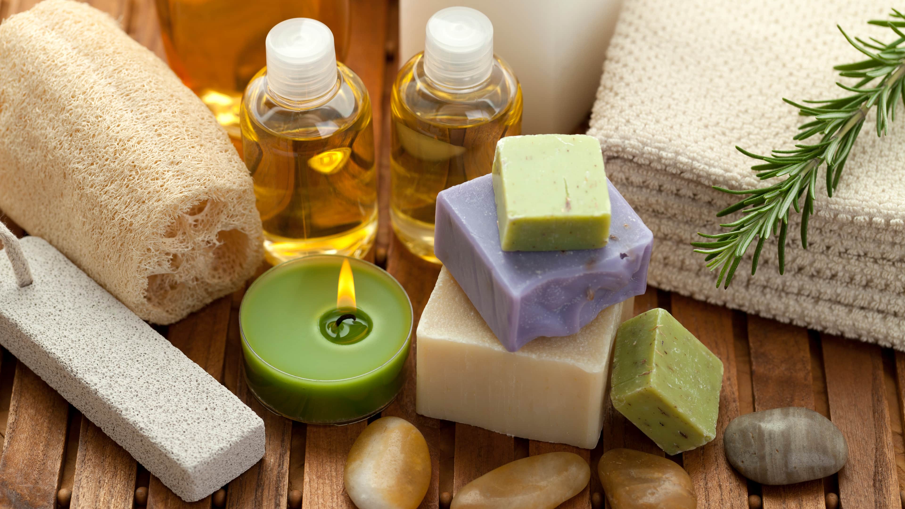 самодельный шампунь. шампунь кусочком. Evisa мыло. шампунь из хозяйственного мыла. фон handmade шампунь.