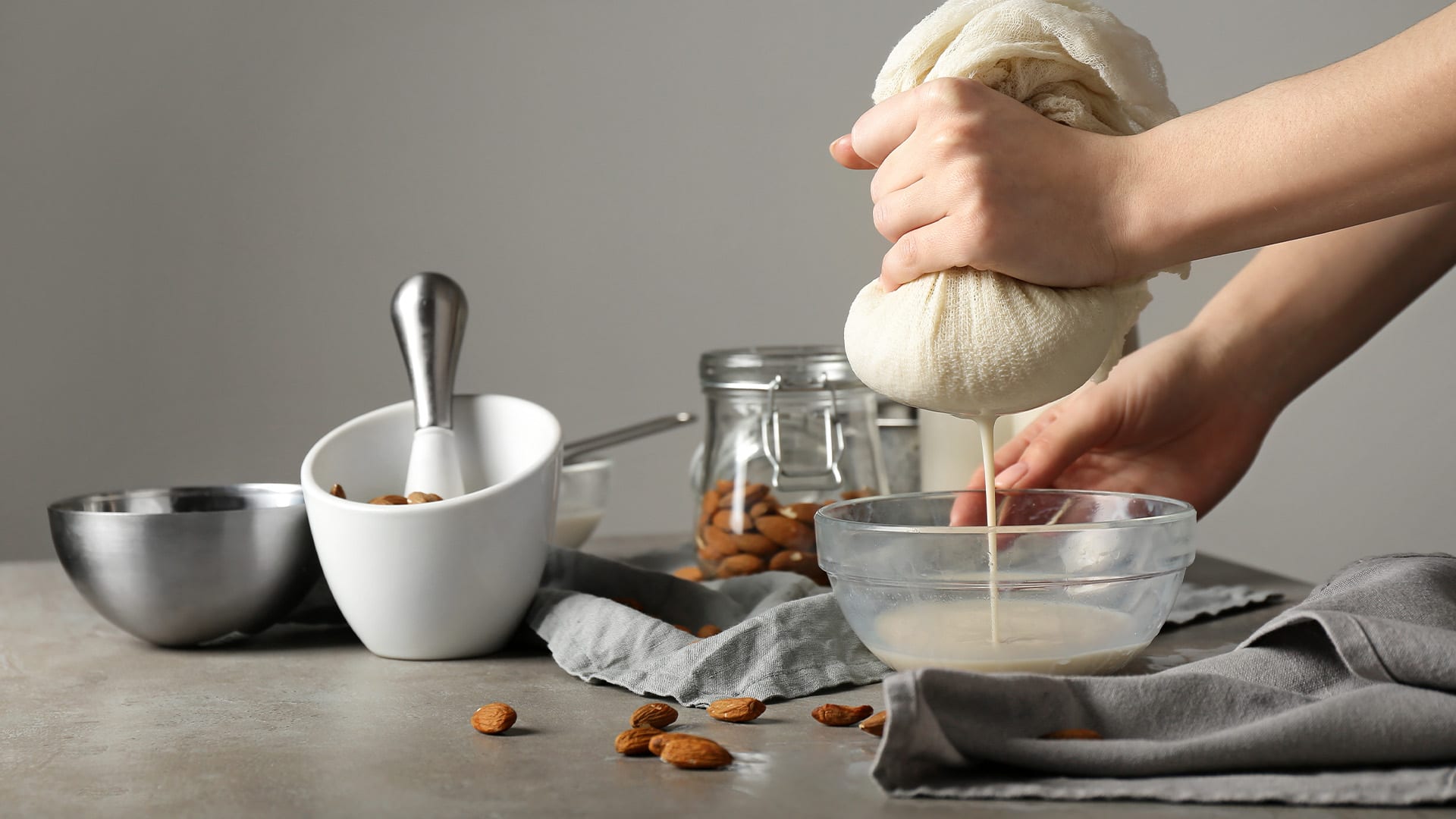 Mandelmilch selbst machen | EDEKA