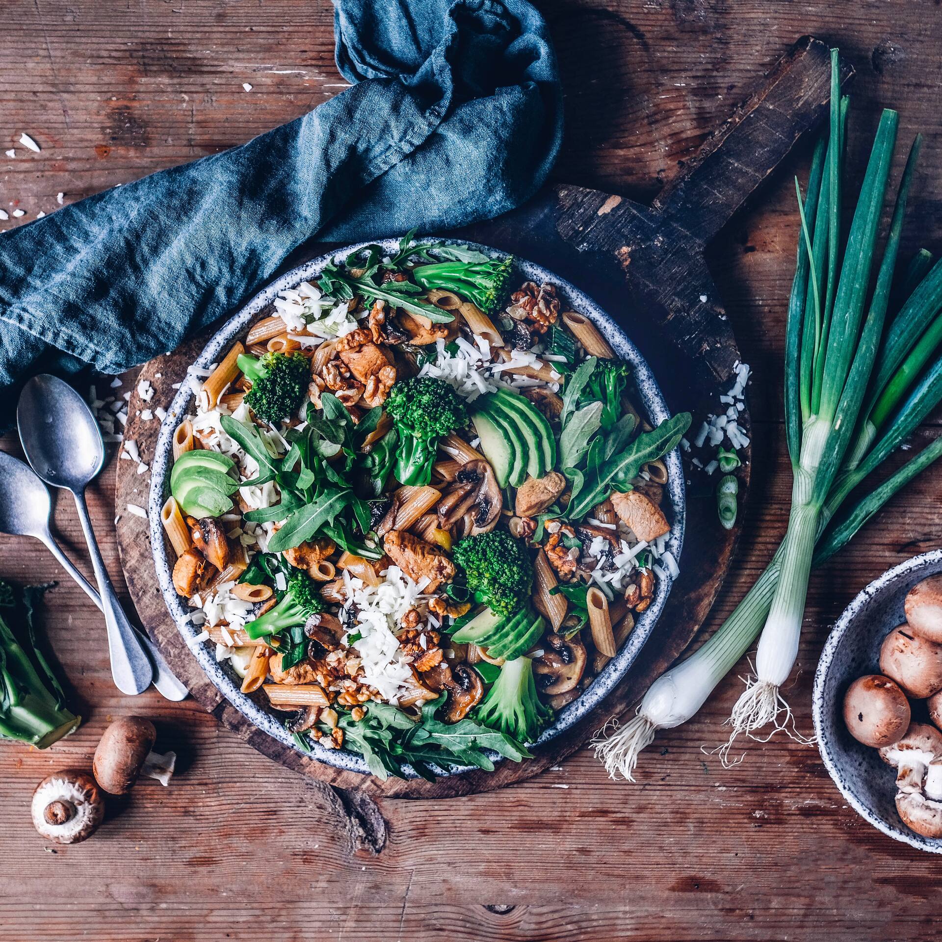 Pasta mit BBQ-Hähnchen und Gemüse