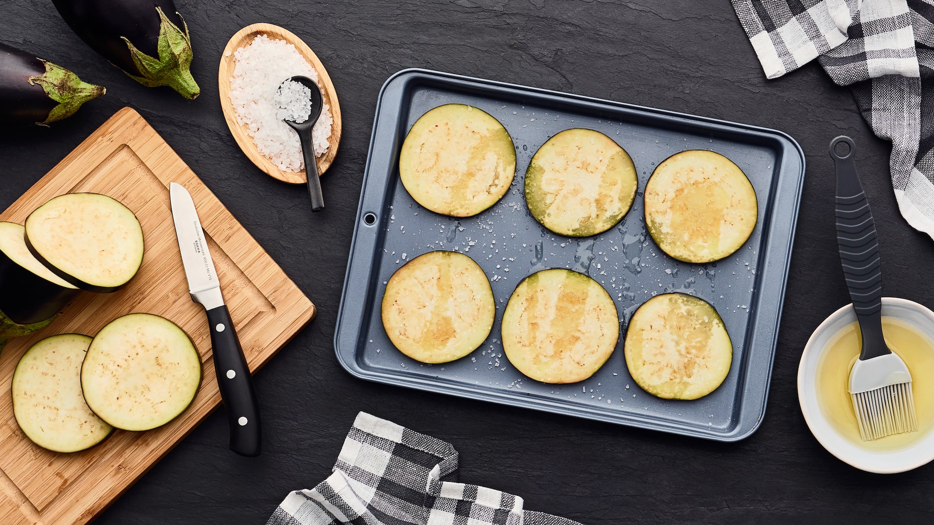 Auberginen vor Zubereitung salzen