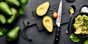 Avocado schälen und schneiden