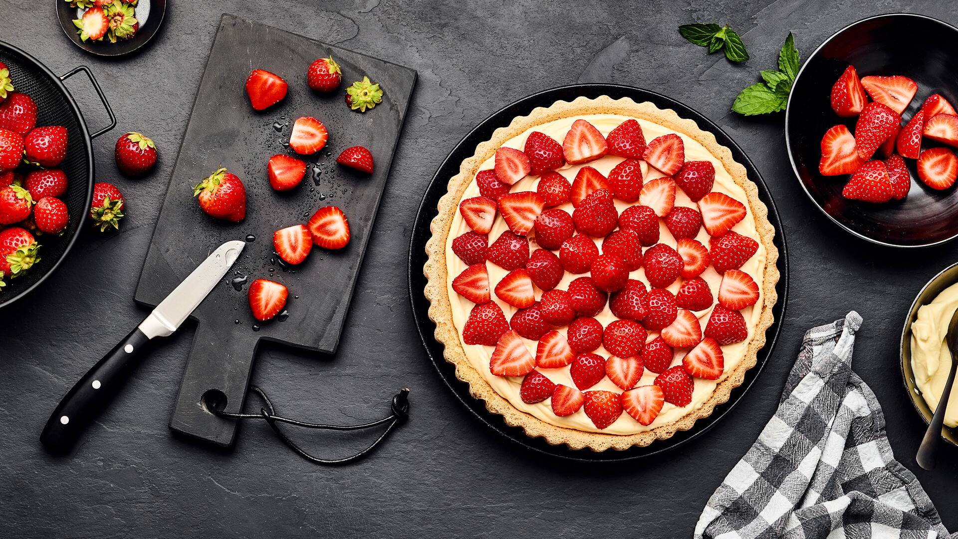 Erdbeerkuchen belegen