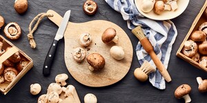 Pilze putzen und braten