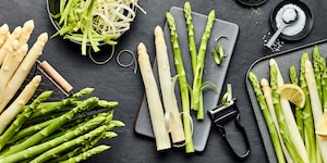 Spargel schälen