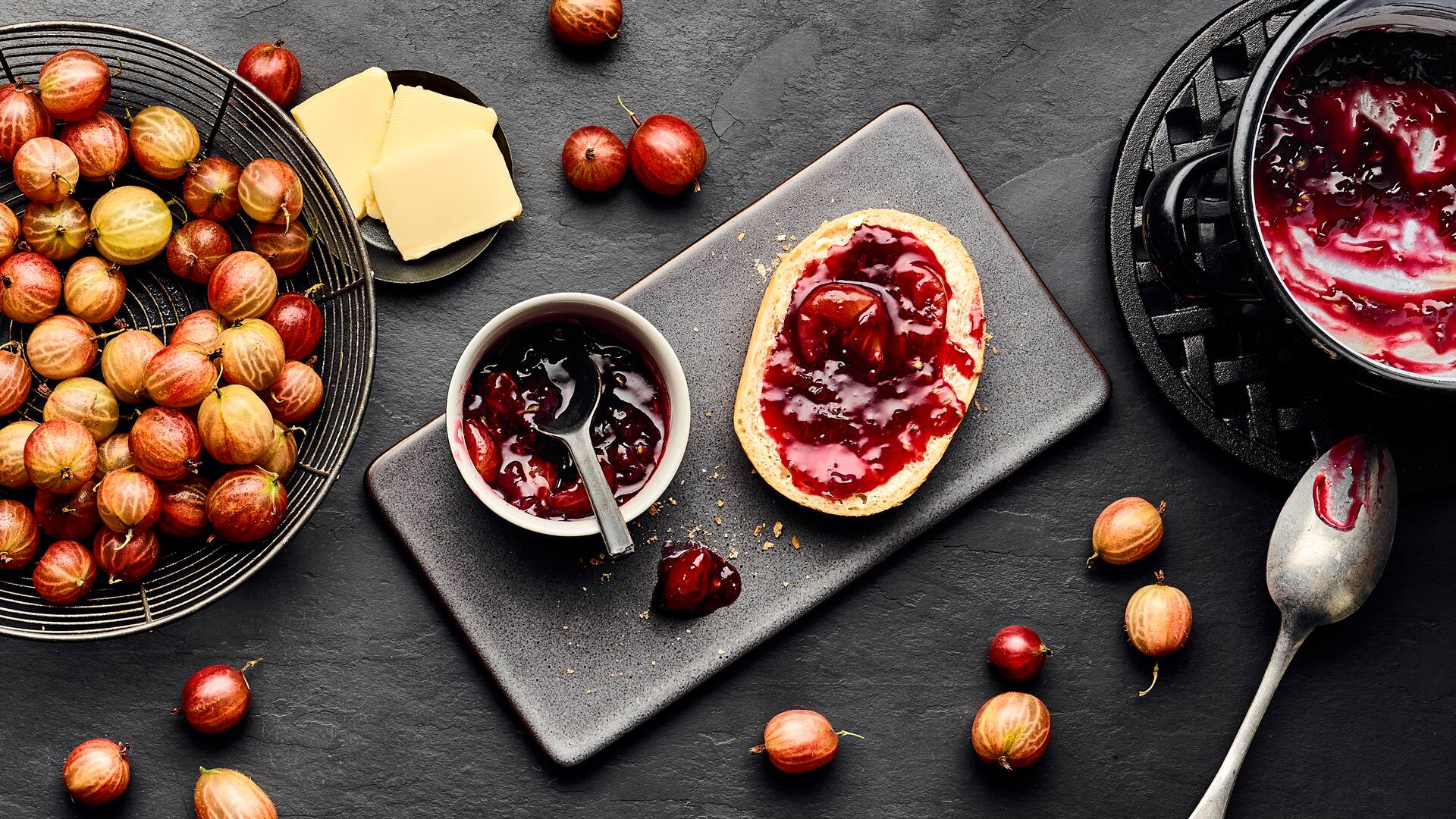 Unreife Stachelbeeren