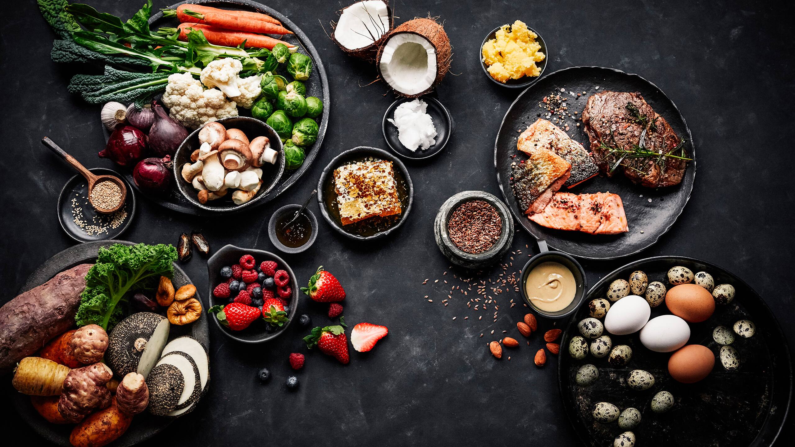 Proteine und Gemüse für Paleo