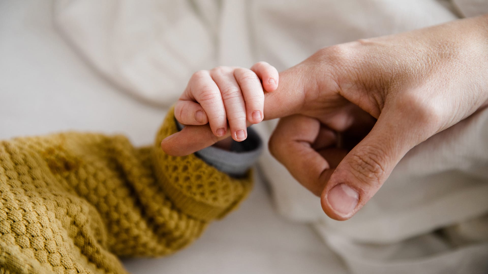 Mutter und Baby Finger