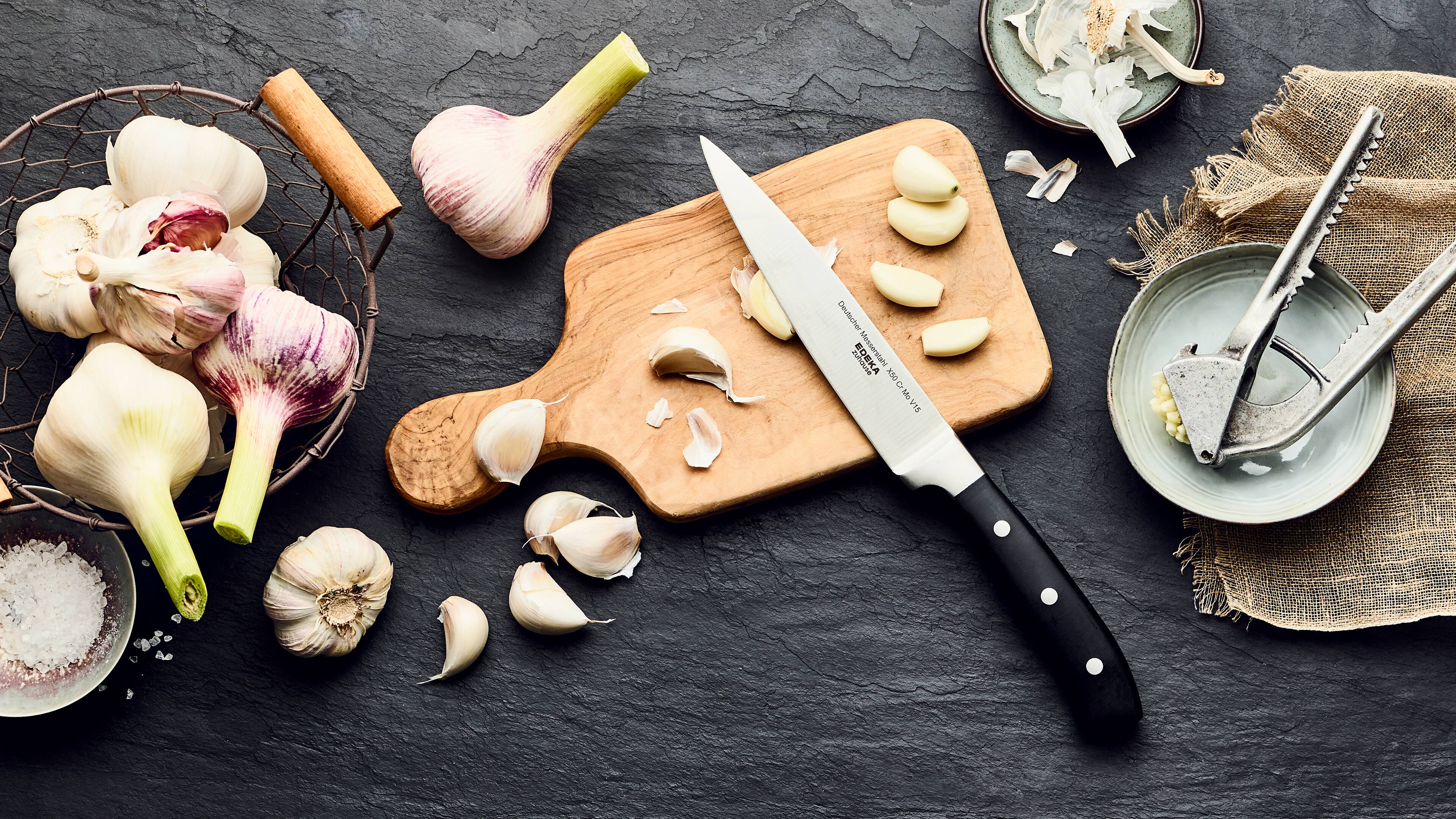 Knoblauch schälen