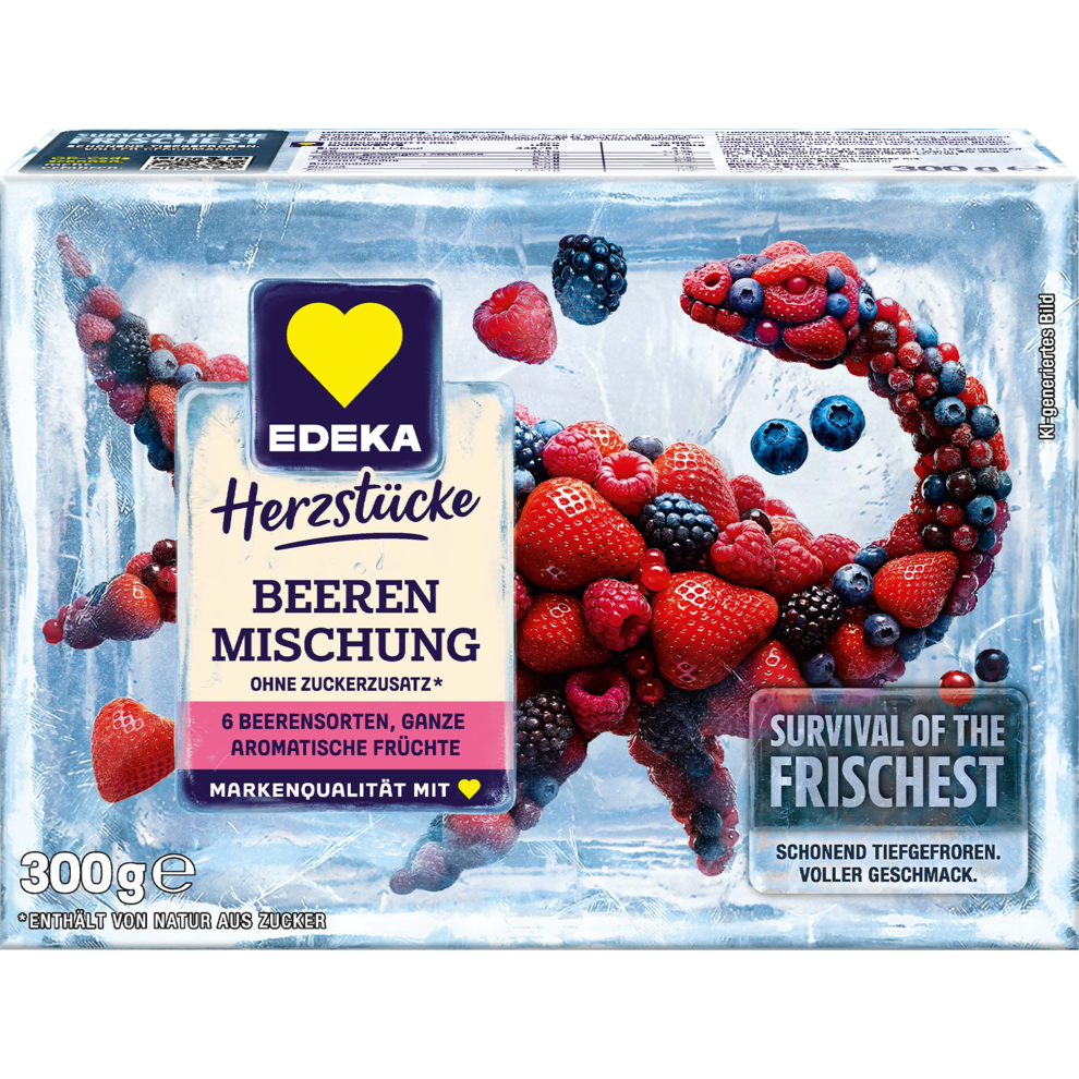 Die Abbildung zeigt die Verpackung der EDEKA Herzstücke Beerenmischung. Die Beeren bilden dabei die Form eines Plesiosaurus.