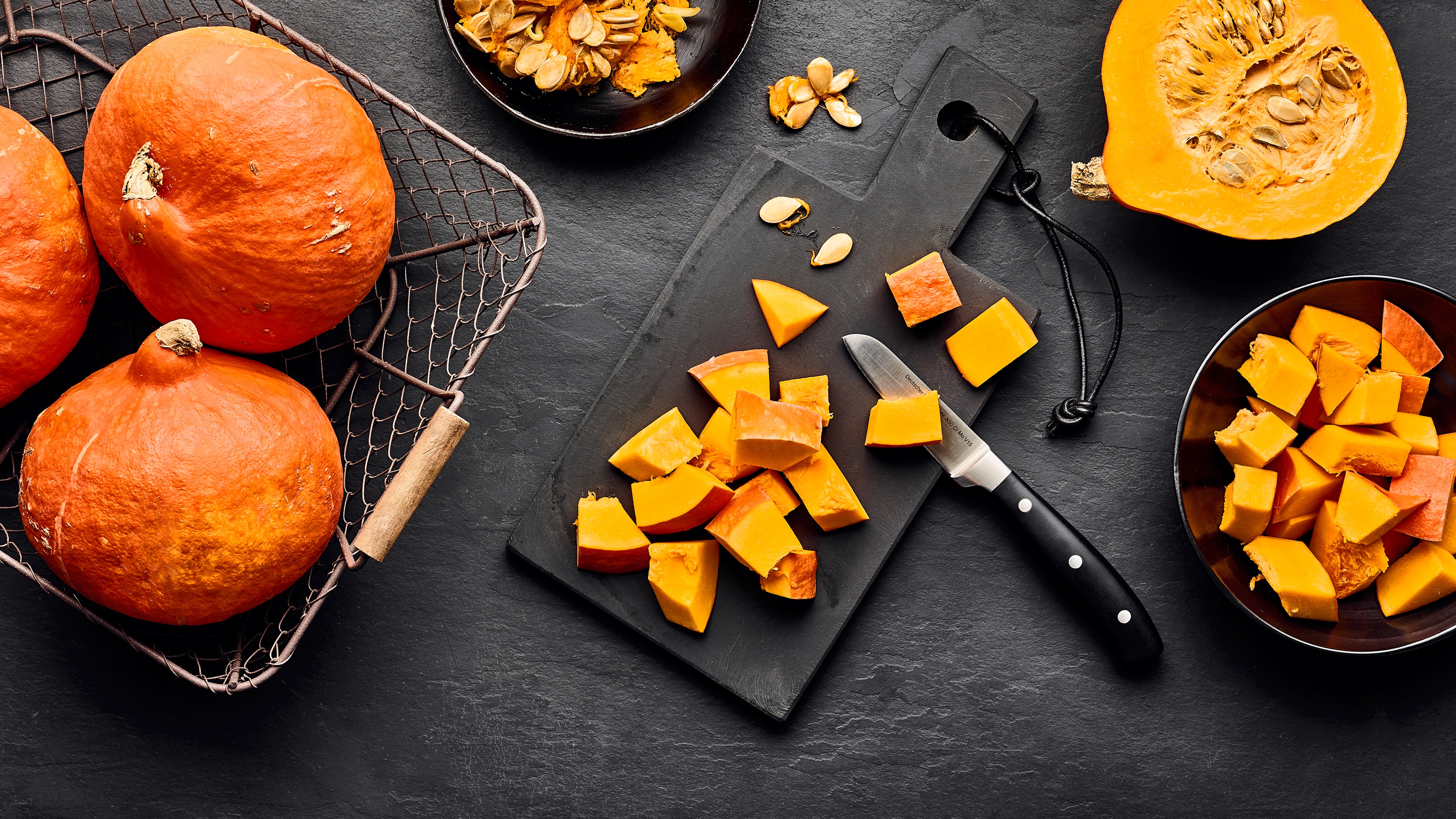 Hokkaido-Kürbis schälen