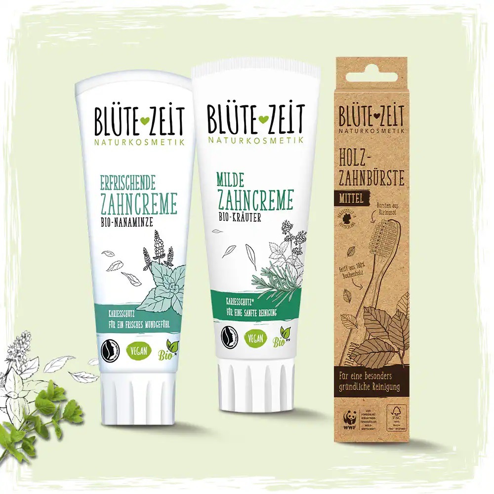 Sortiment Mundhygiene von Blütezeit: Erfischende Zahncreme, milde Zahncreme sowie Holzzahnbürste.
