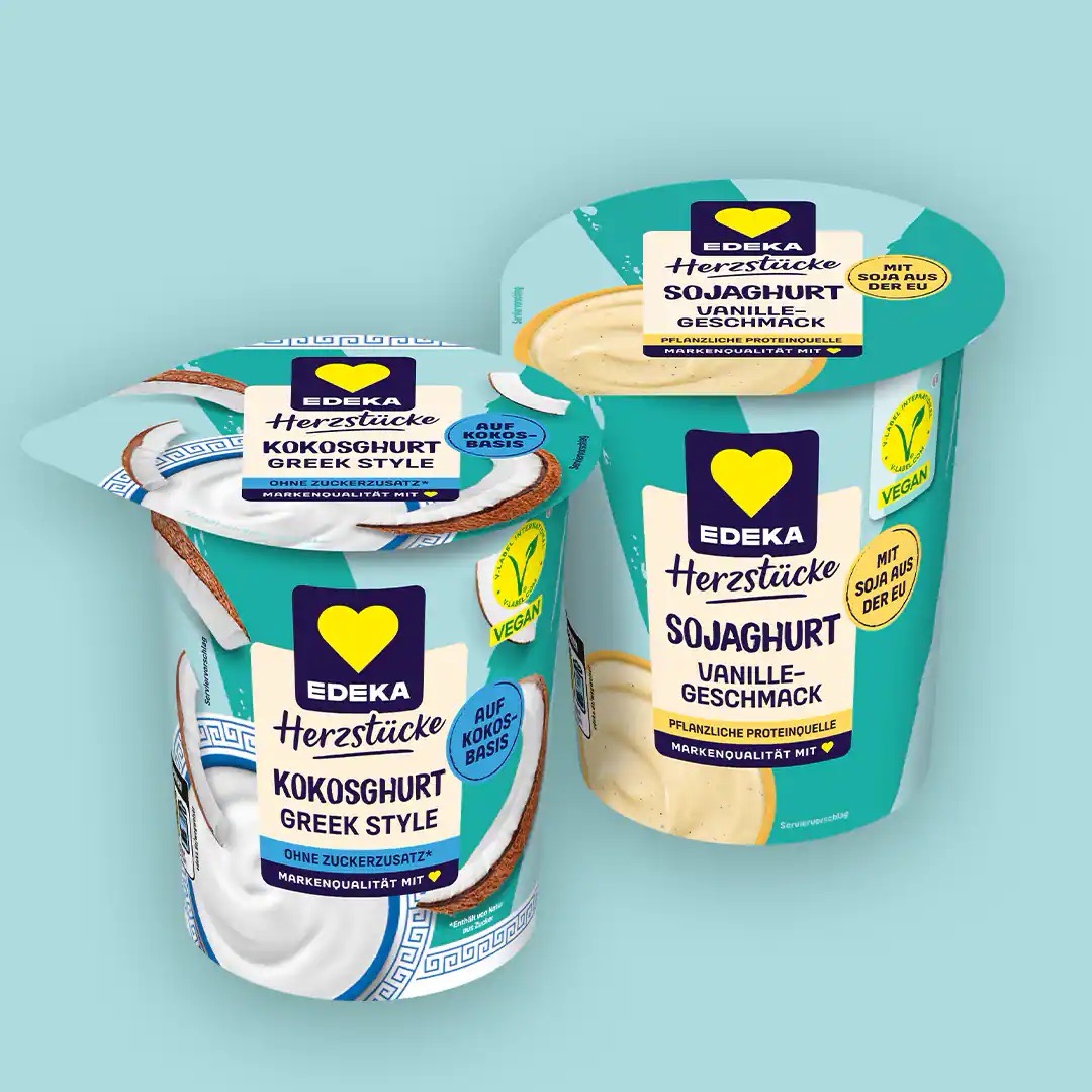 Veganer Kokosghurt Greek Style sowie Sojaghurt Vanillegeschmack von EDEKA Herzstücke.