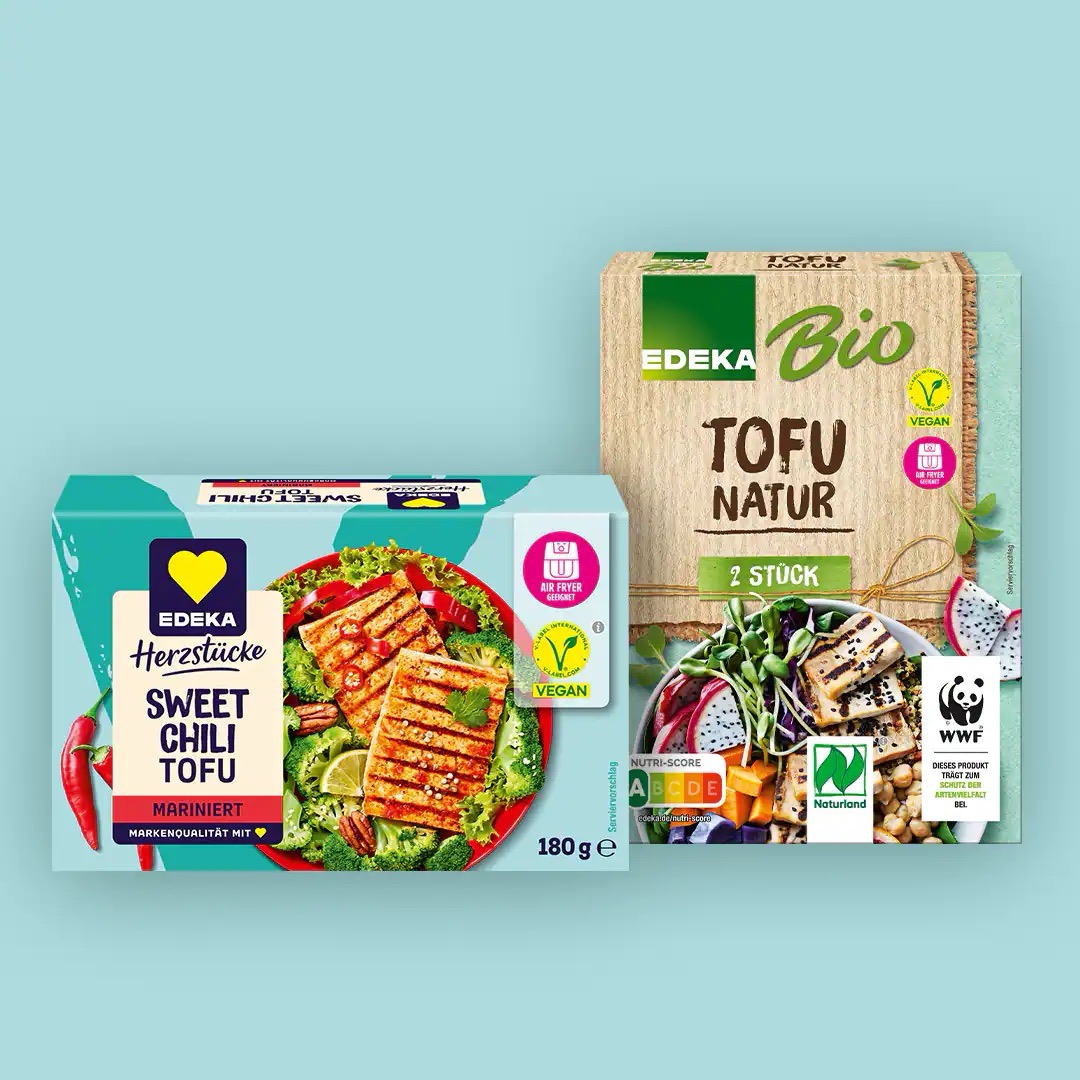 Veganer Sweet Chili Tofu von EDEKA Herzstücke sowie Tofu Natur von EDEKA Bio.
