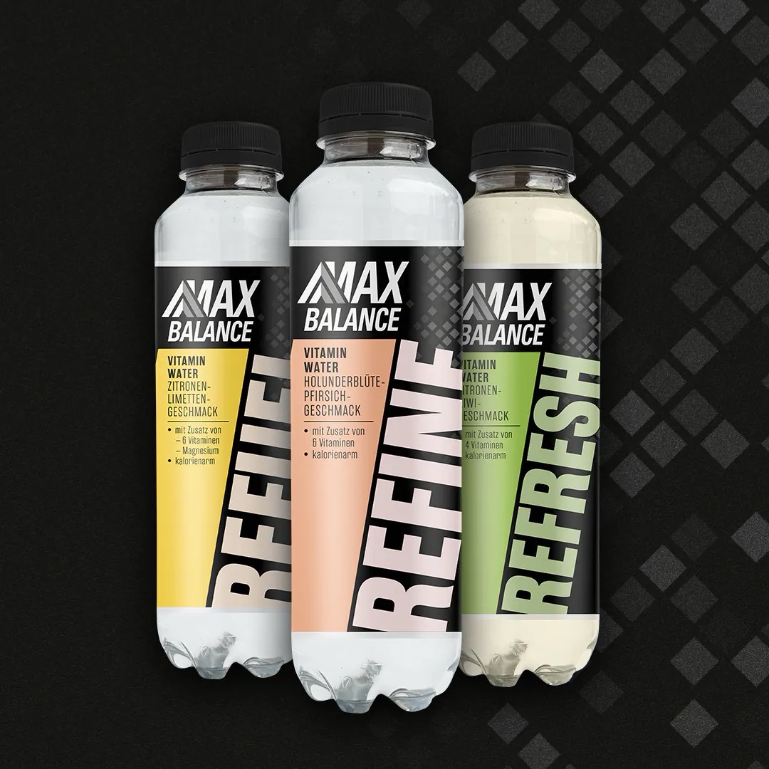 Drei Sorten Max Balance Vitamin Water in der Flasche: Zitrone-Limette, Holunderblüte-Pfirsich und Zitrone-Kiwi.