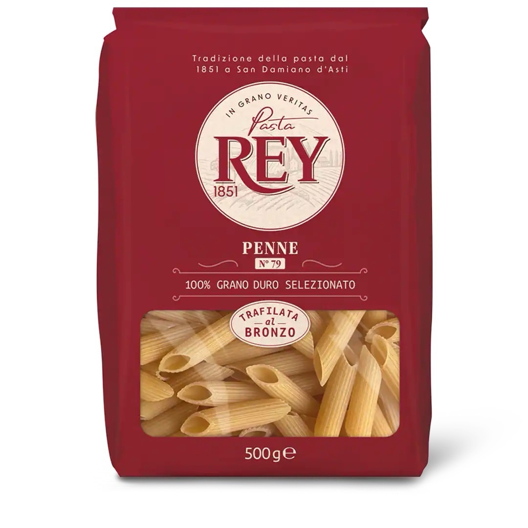 Rote 500-Gramm-Packung Penne von Pasta Rey.
