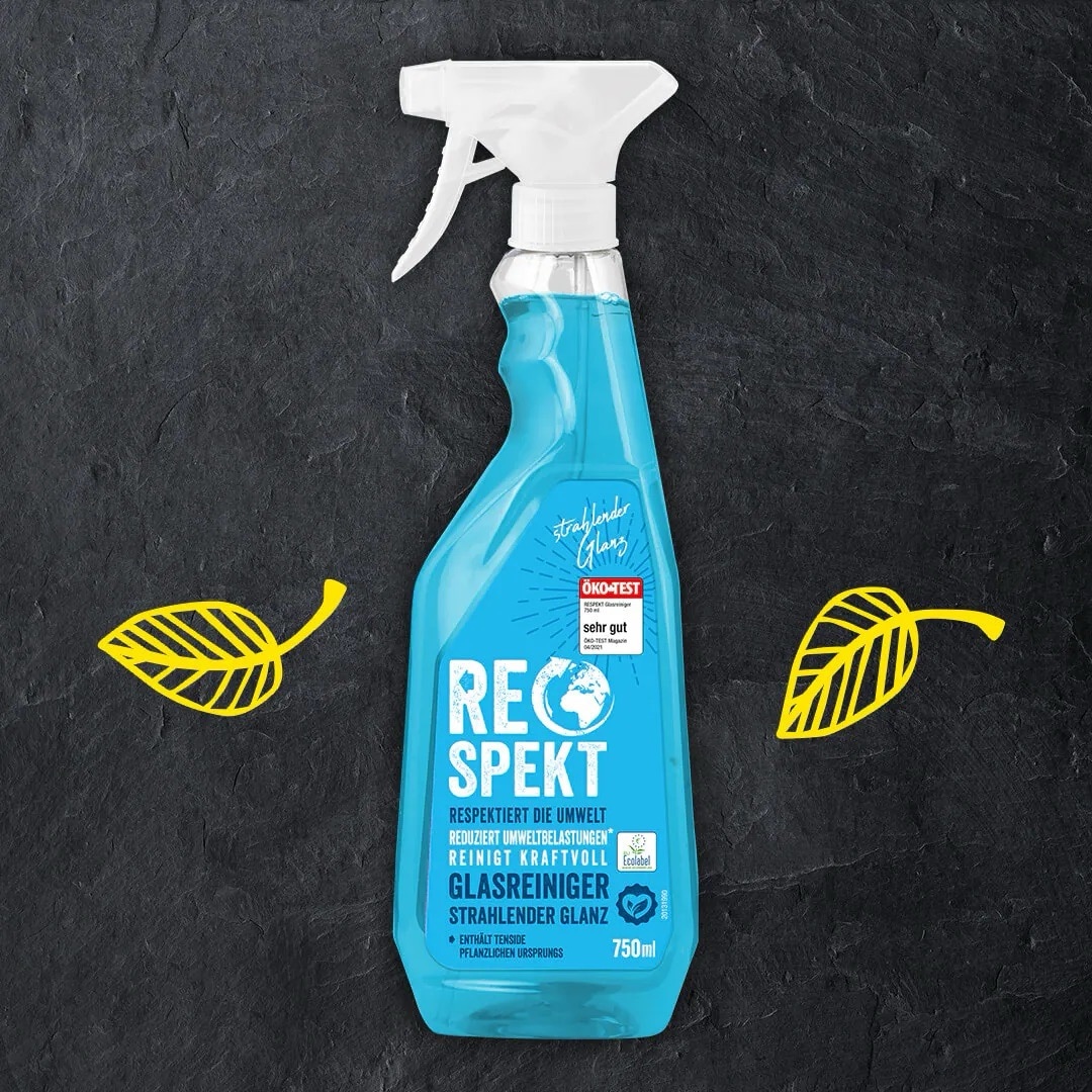 Blaue Sprühflasche Respekt Glasreiniger mit blauem Etikett.