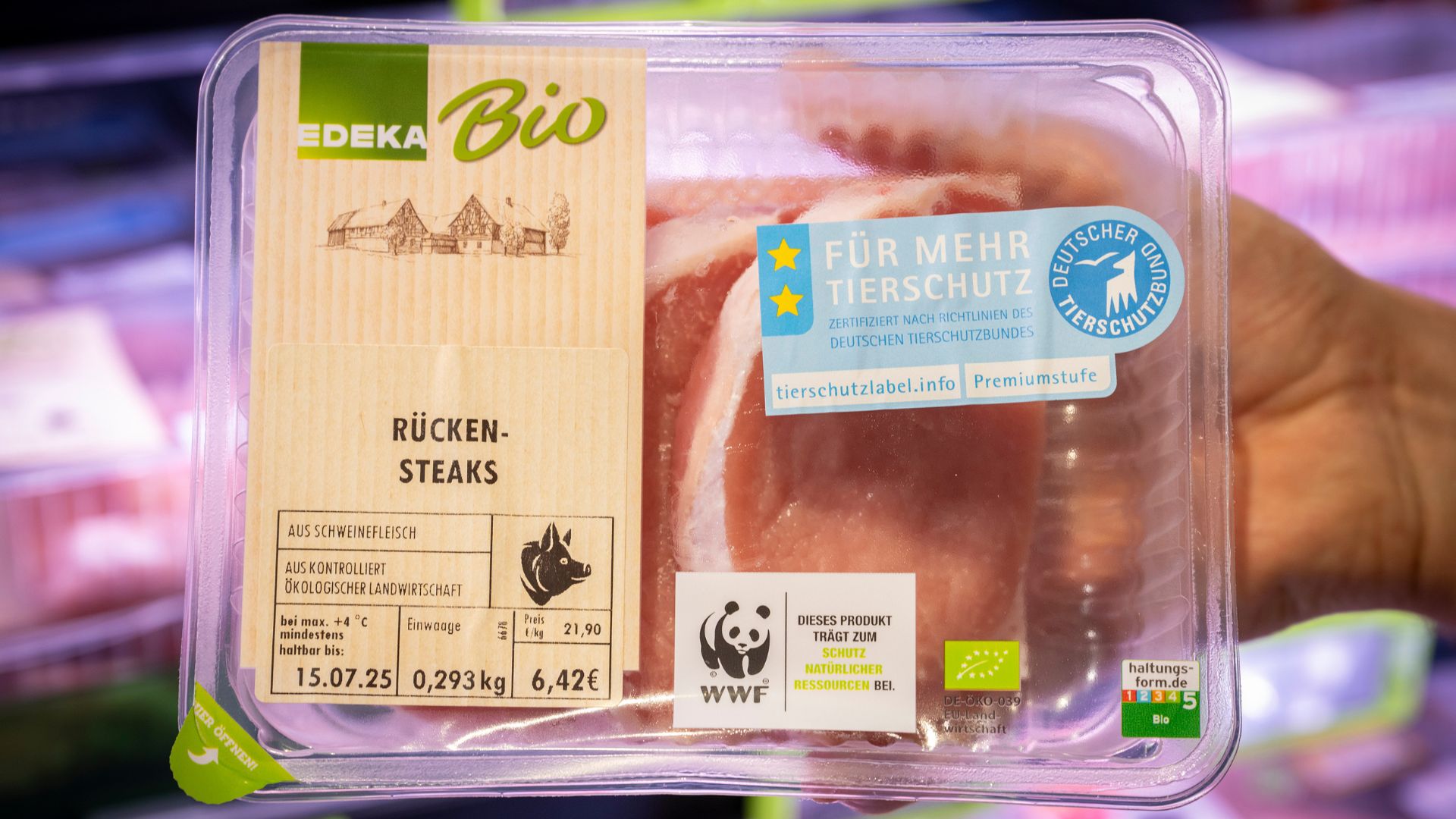 Produktbild eines verpackten Rückensteaks von EDEKA Bio, mit dem Label des Deutschen Tierschutzbundes