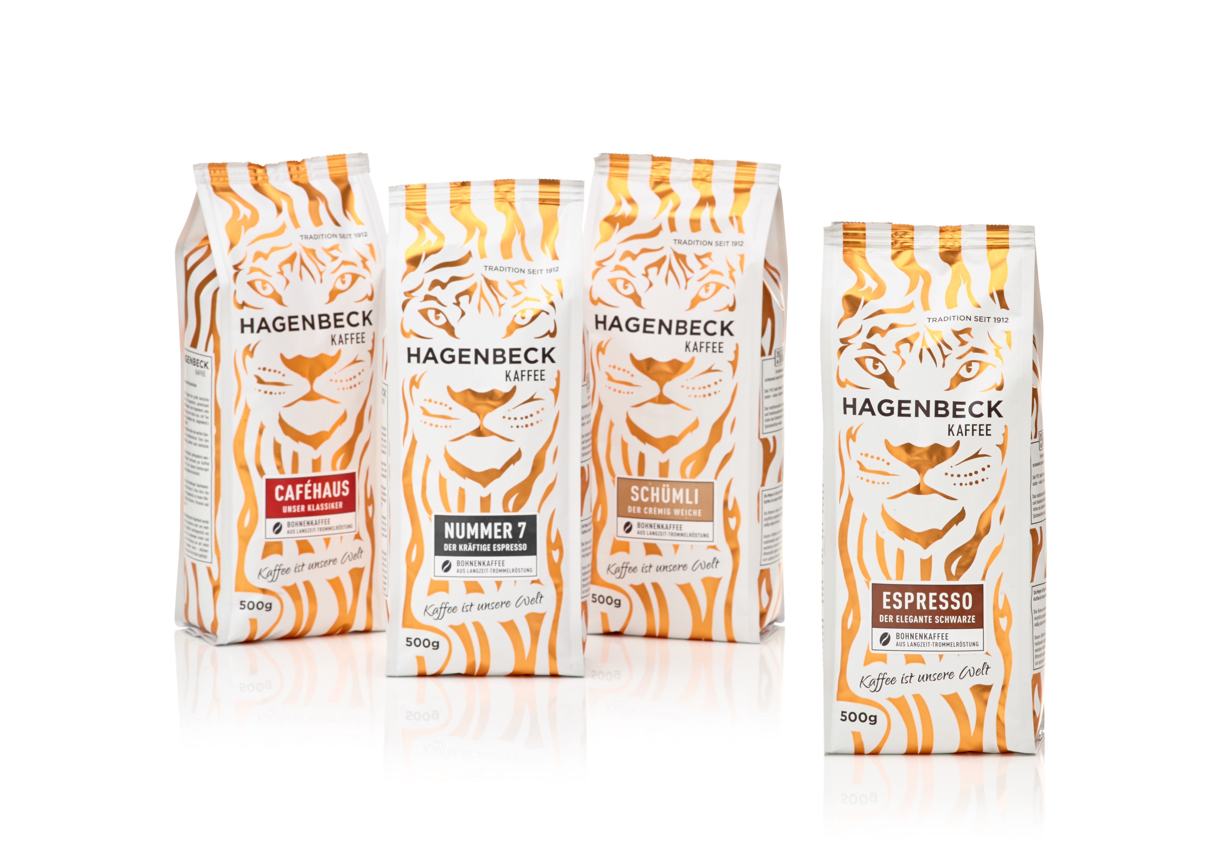 Vier Packungen Kaffee im weiß gelb getigerten Design: Caféhaus, Nummer 7, Schümli sowie Espresso.