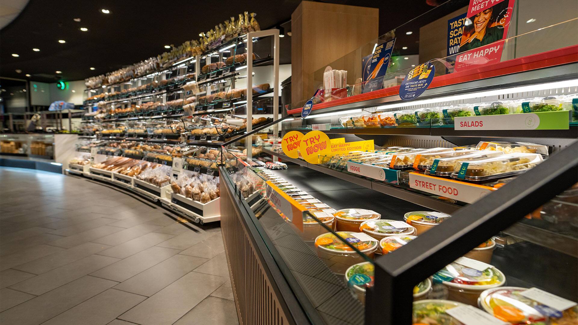 Auslage mit Streetfood.