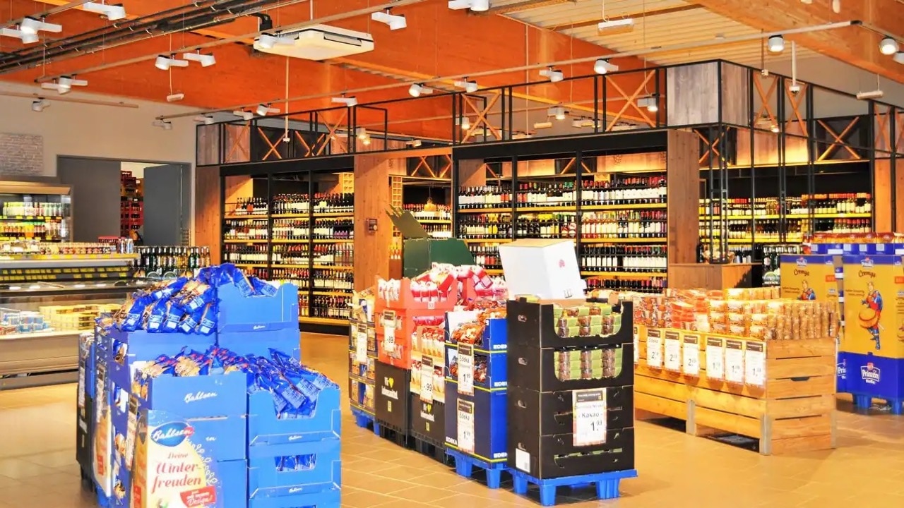 Sonderflächen mit Aktionsprodukten im EDEKA.