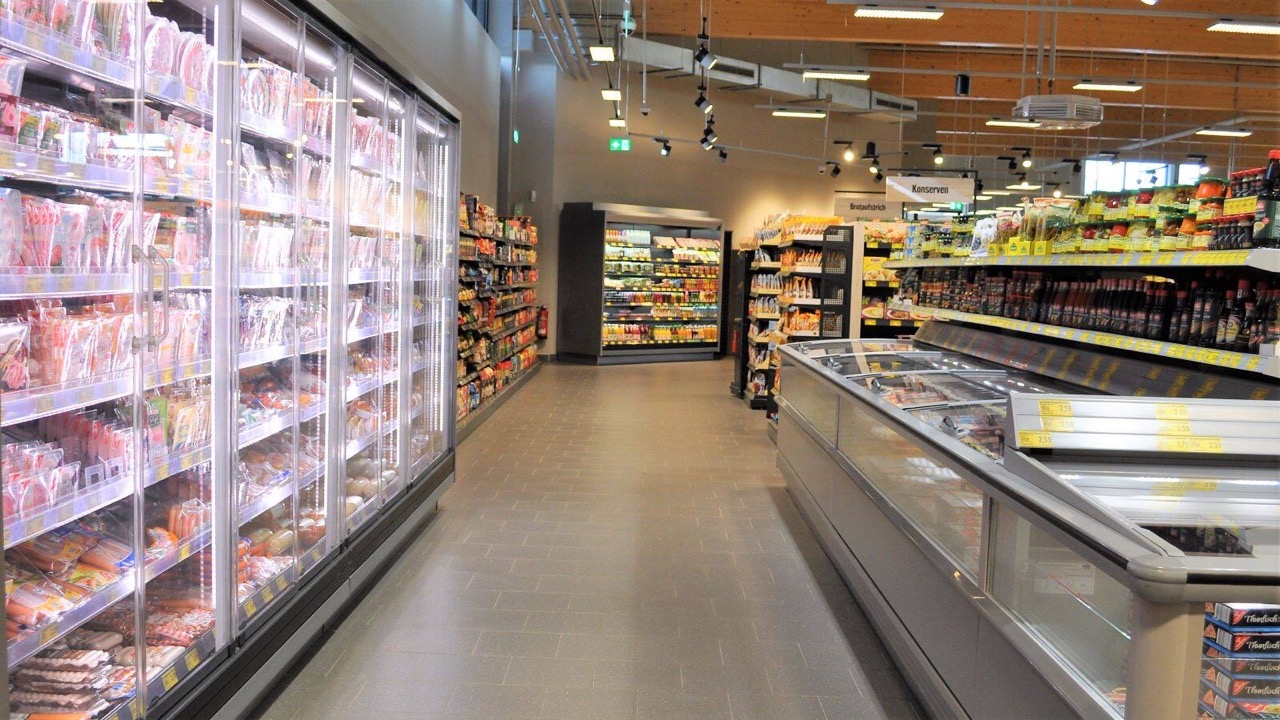 Durch Türen verschlossene Kühlschränke für Wurst-Aufschnitt.