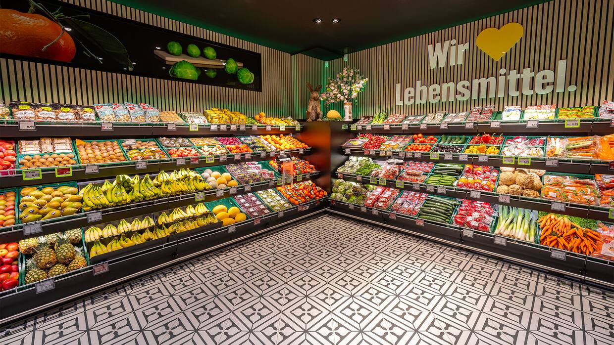 Obst- und Gemüseauslage.