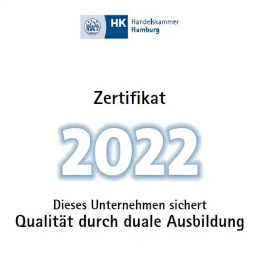Zertifikat 2022 der Handelskammer Hamburg. Dieses Unternehmen sichert Qualität durch duale Ausbildung.