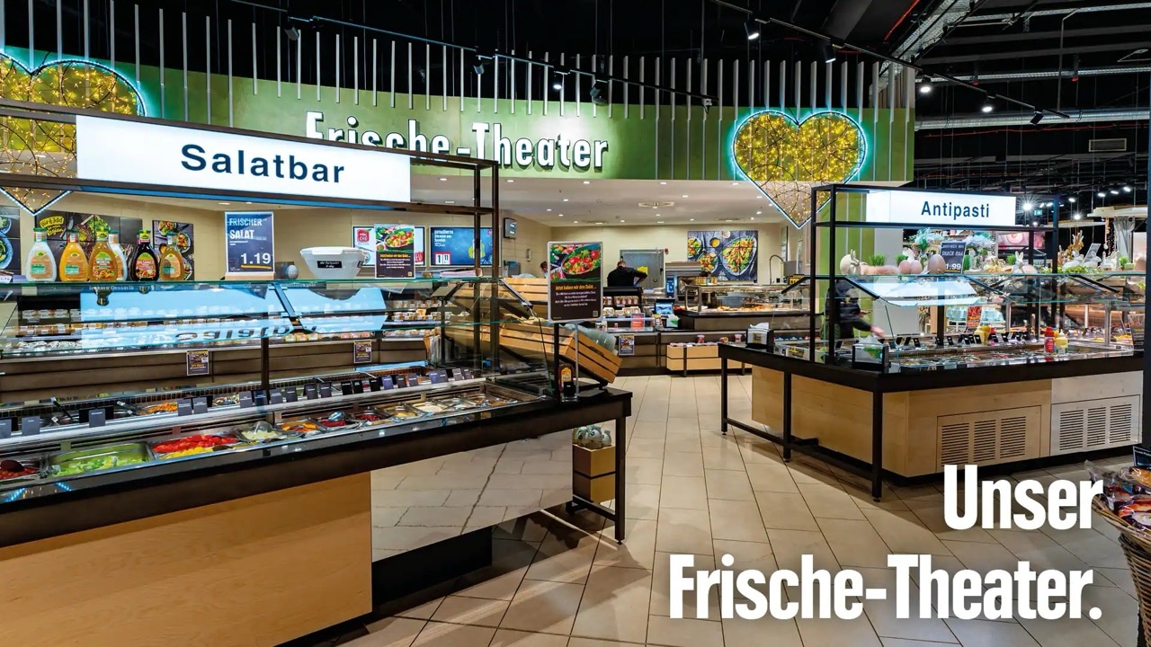 Das Frischetheater im Einkaufsmarkt, eine Salatbar und Antipasti.