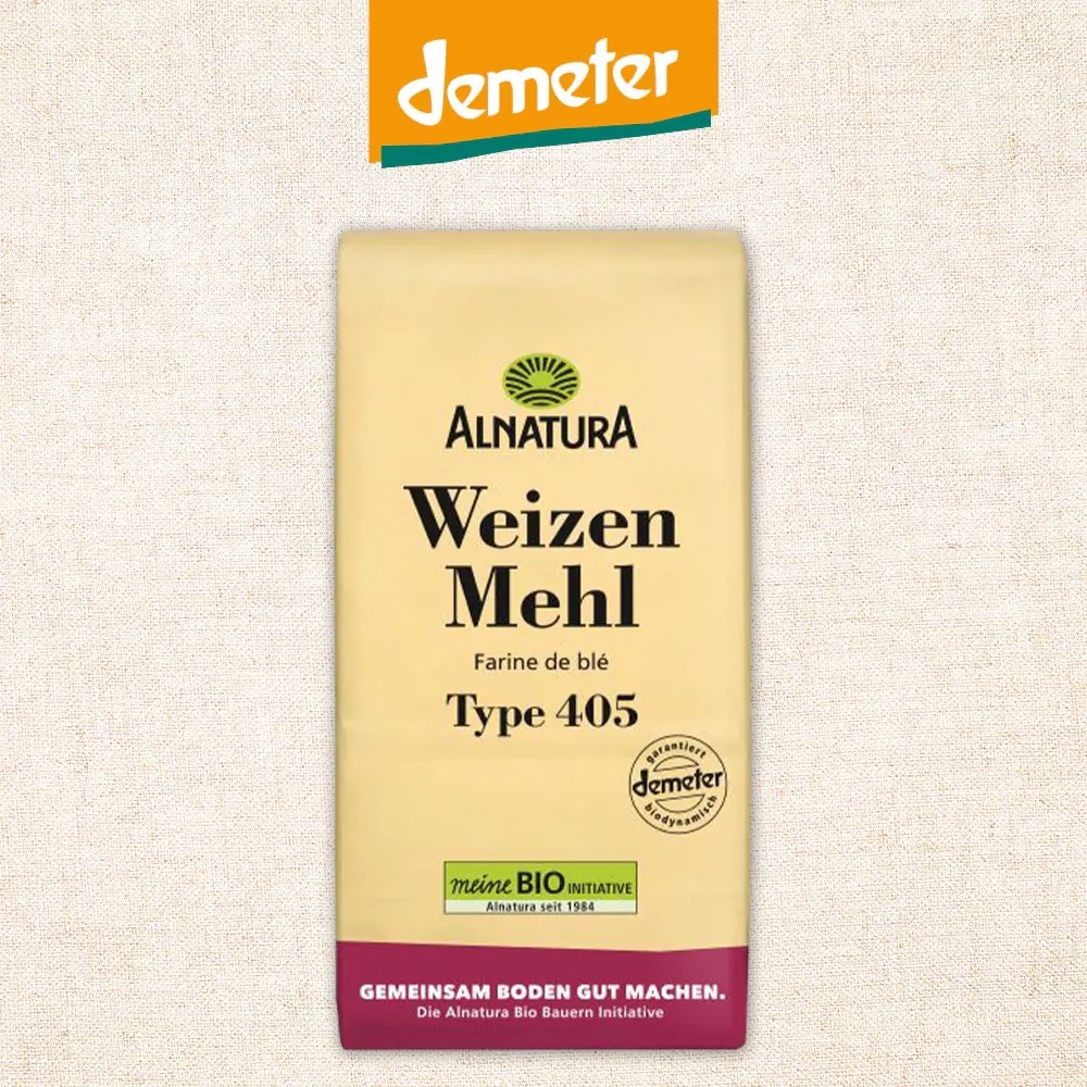 Eine Packung Alnatura Weizenmehl Type 405 von demeter.
