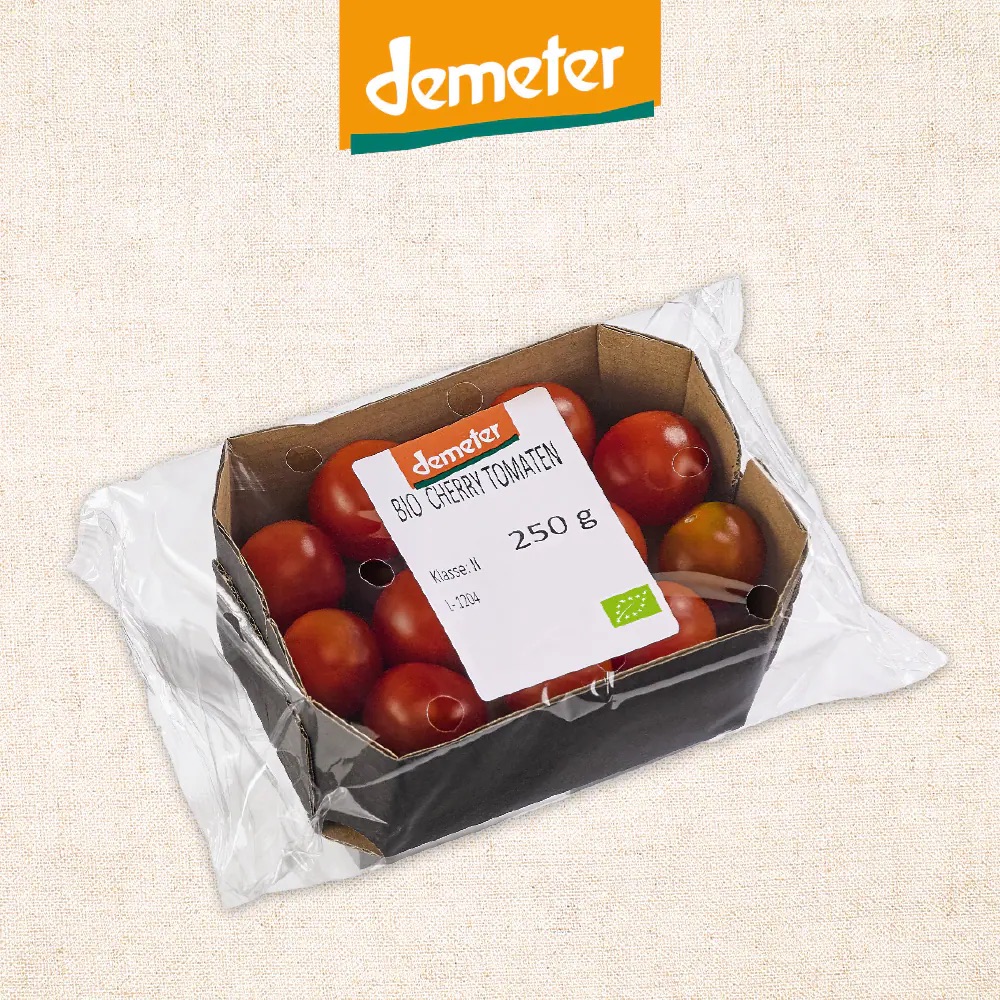 Eine 250 Gramm Packung Bio Cherry Tomaten von demeter.