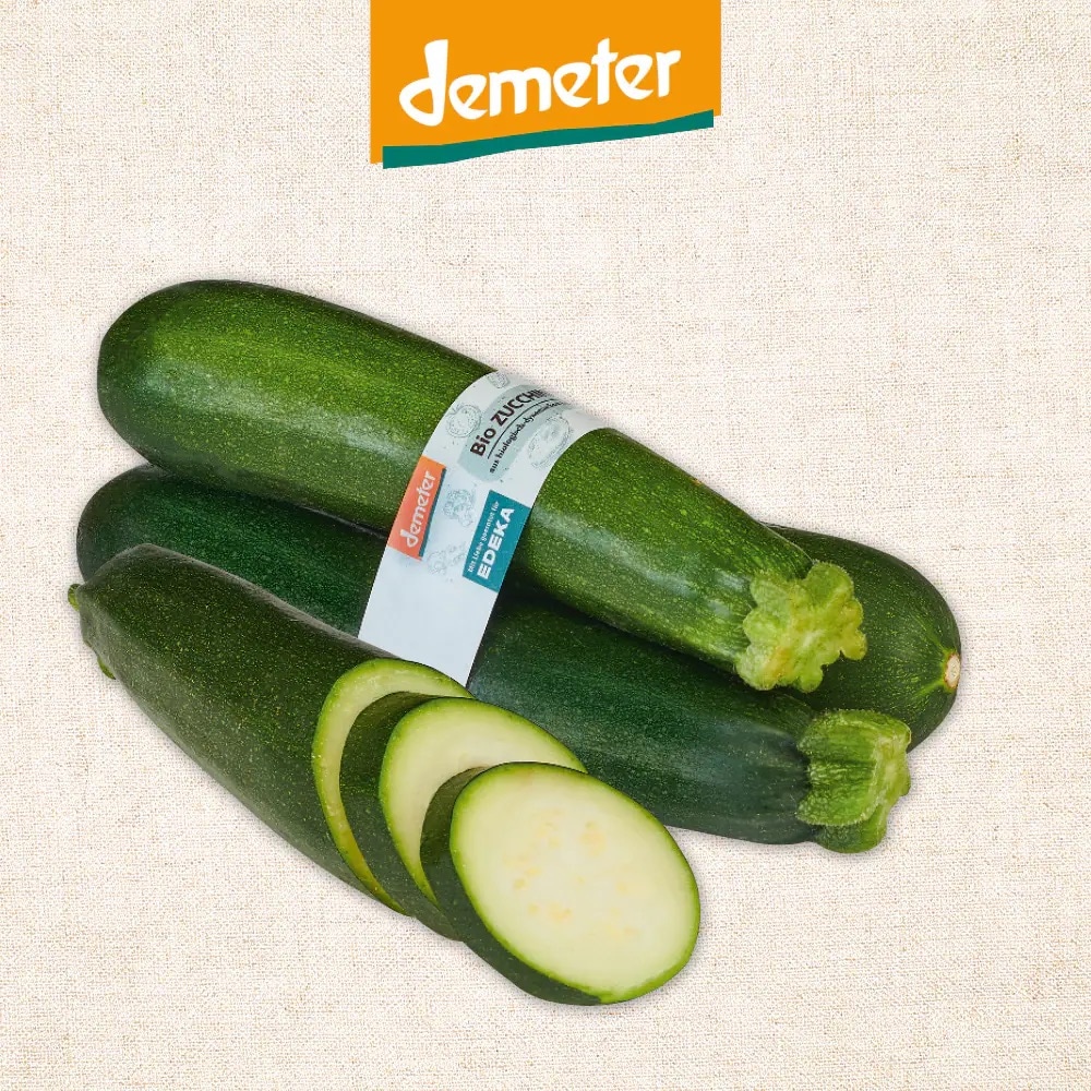 Vier Bio Zucchinis von demeter.