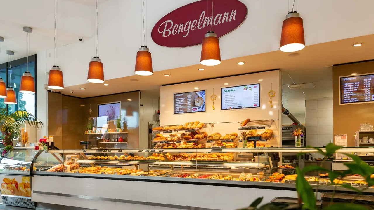 Der Verkaufstresen einer Bäckerei.