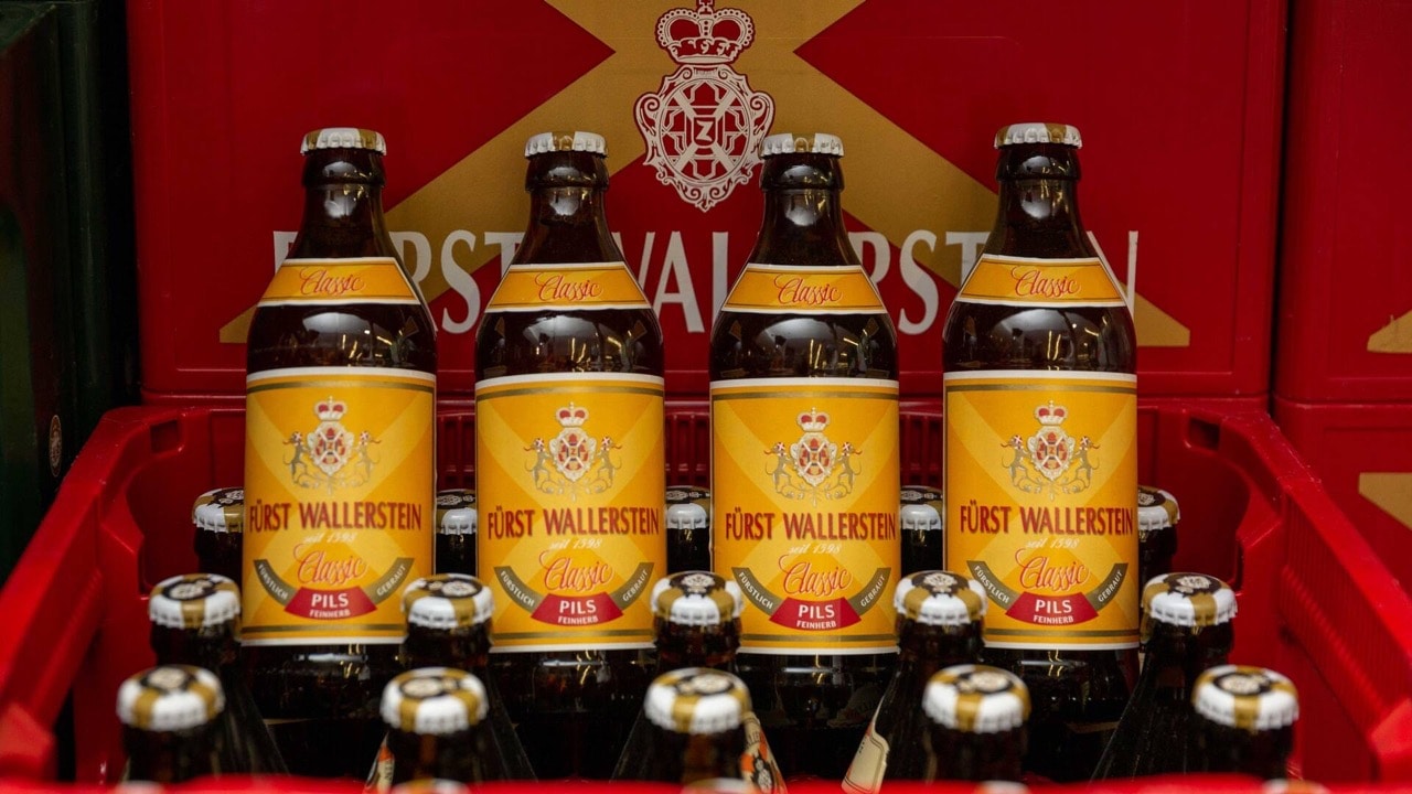 Vier Flaschen Fürst Wallerstein Pils.