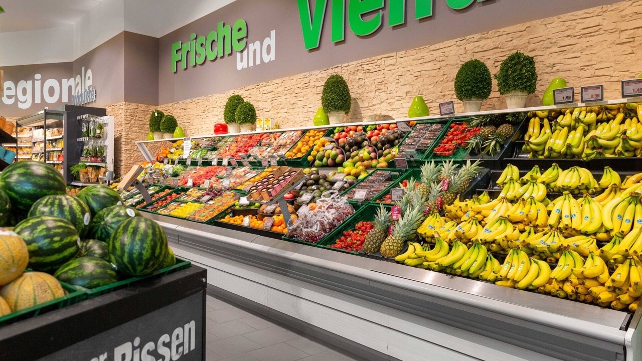 Die Obstabteilung eines EDEKA-Marktes.