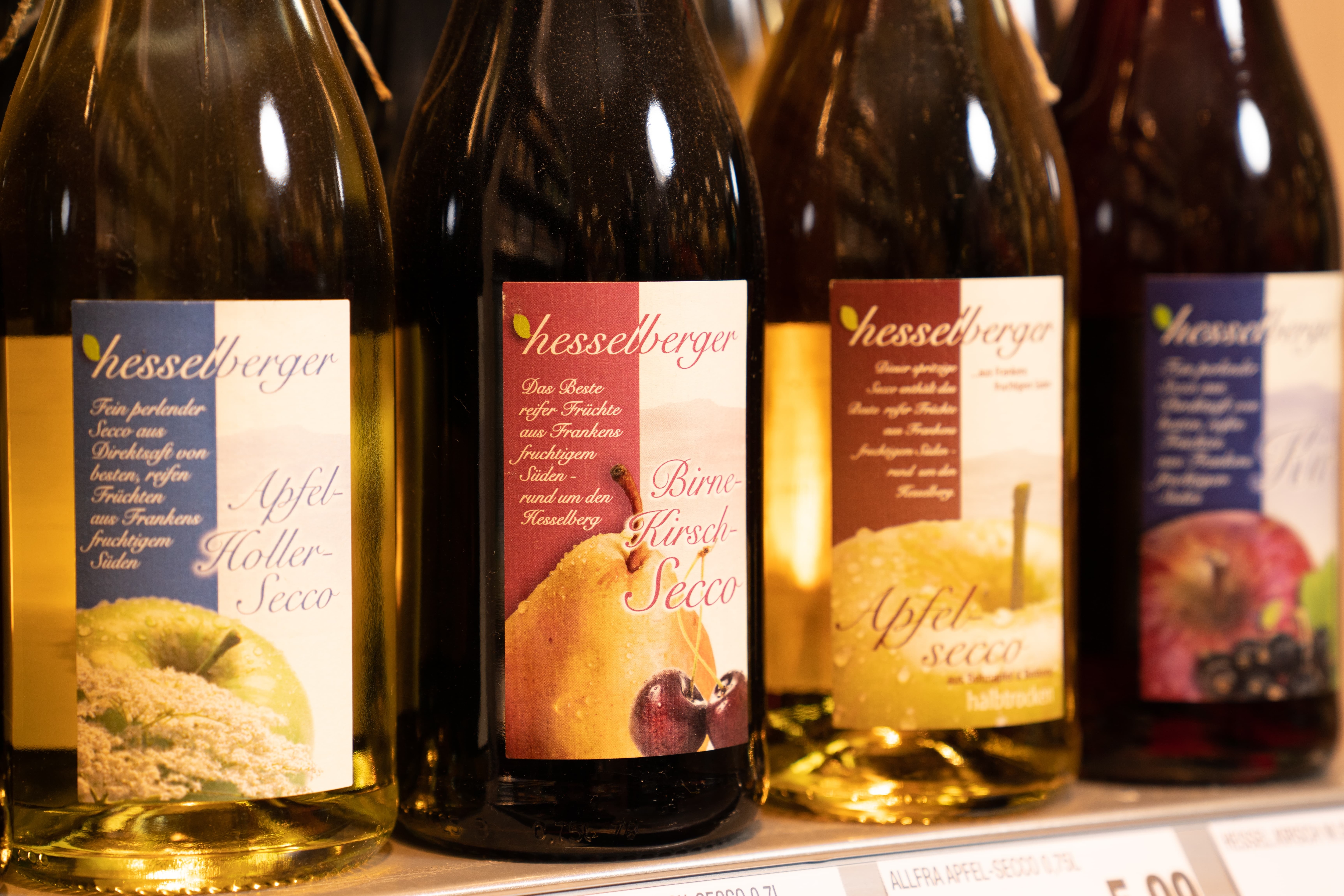 Verschiedene Sorten Frucht-Secco der Marke hesselberger.