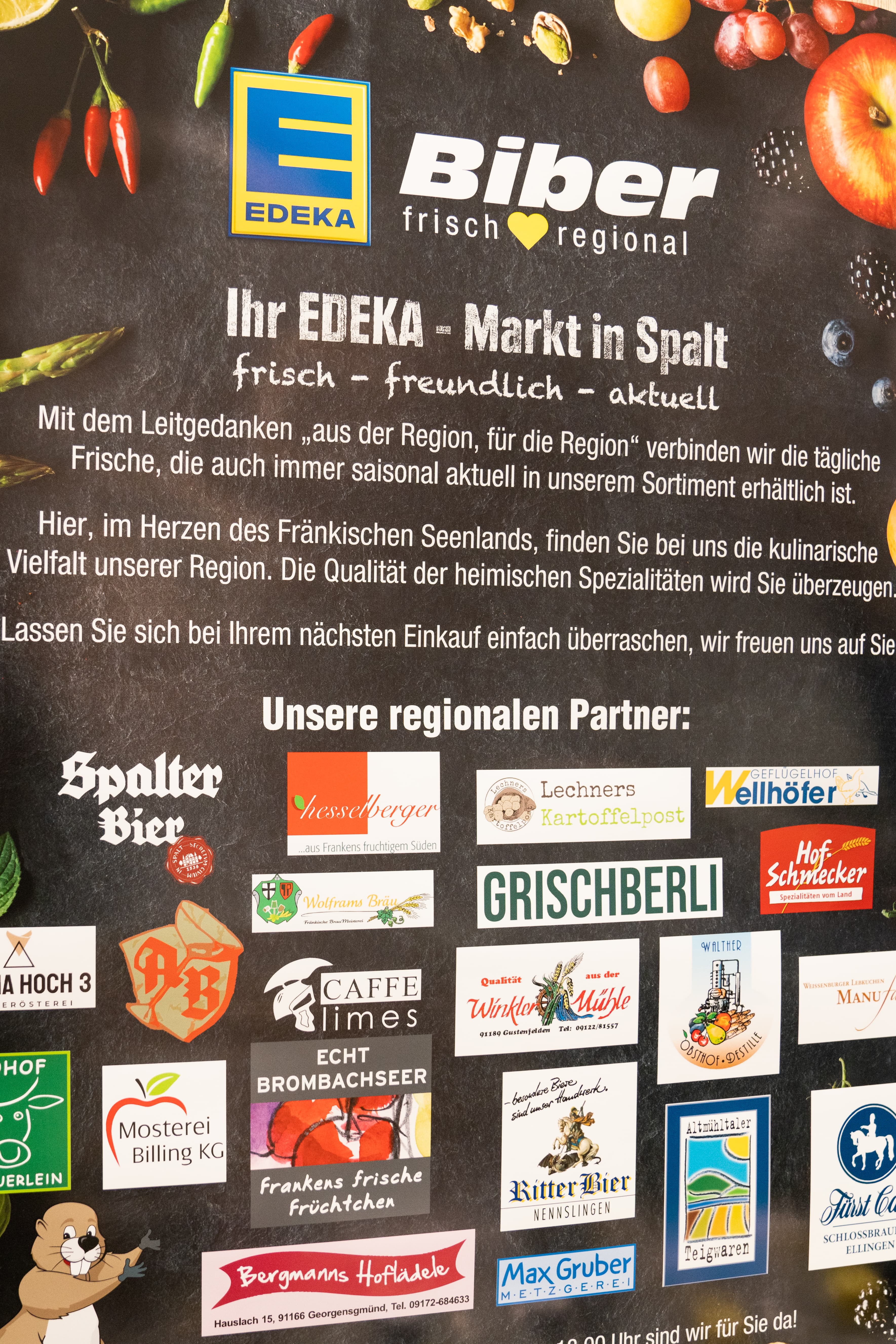 Plakat mit Motto und Logos der regionalen Partner.