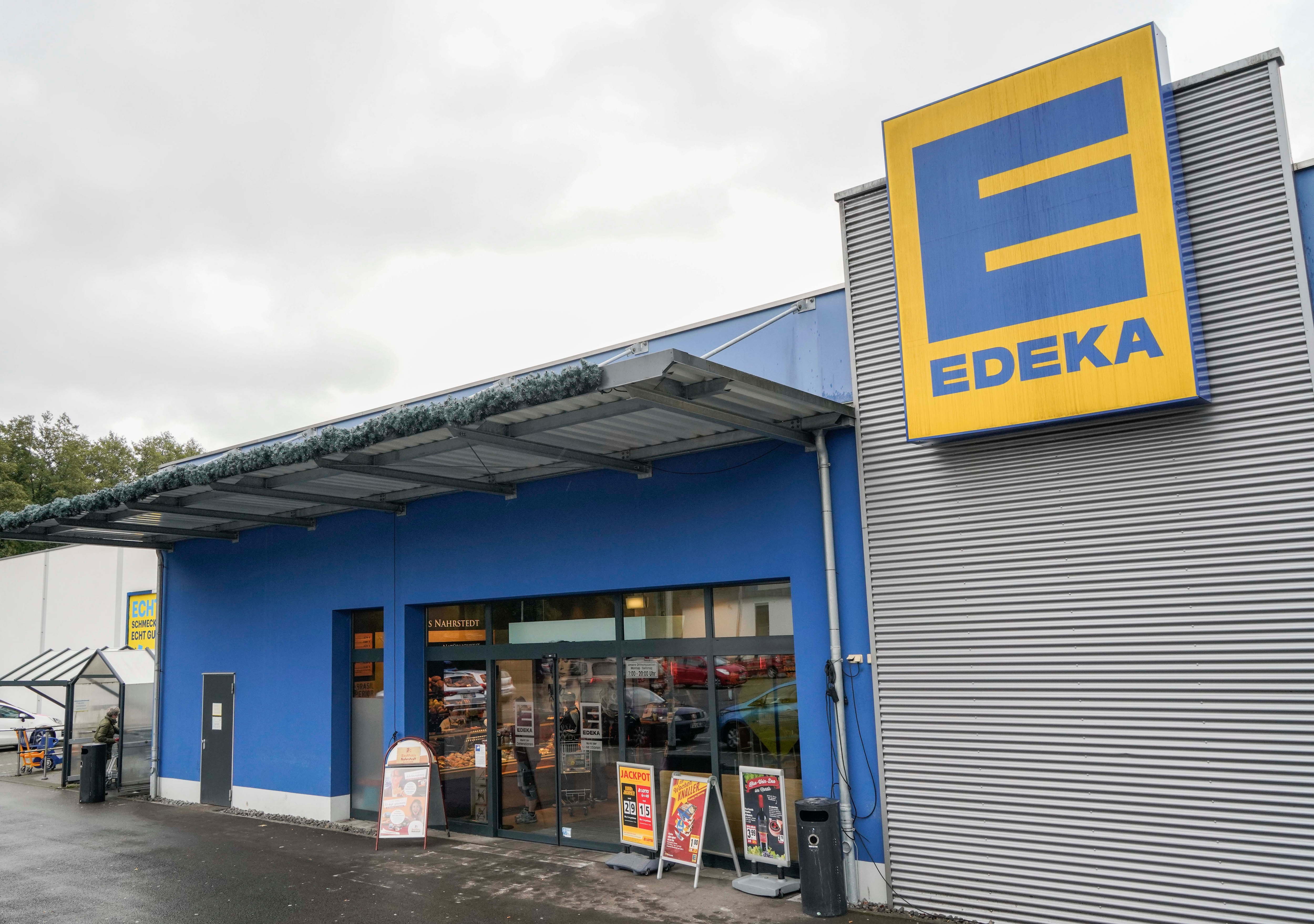 Außenansicht eines EDEKA-Marktes.