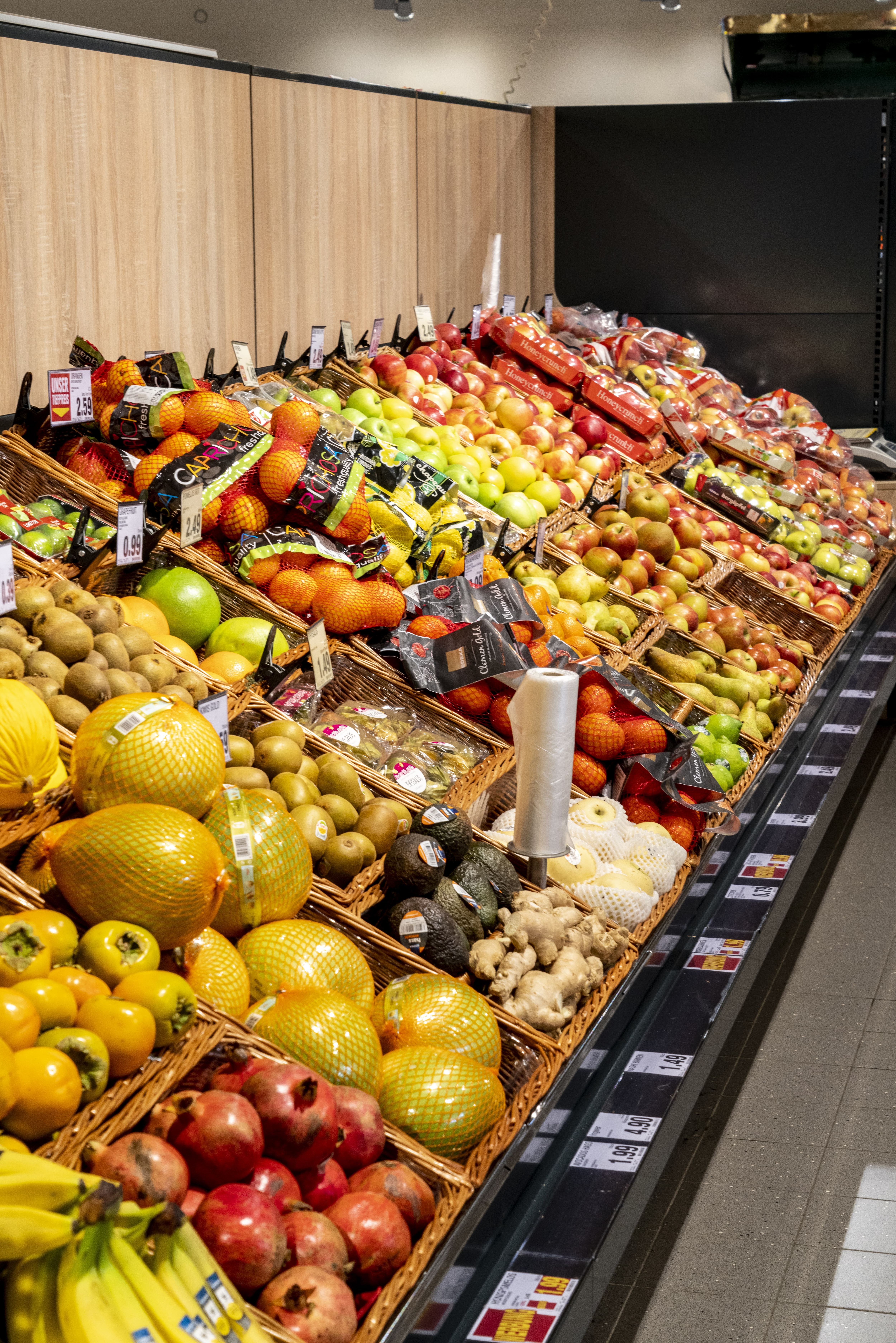 Die Obstabteilung eines EDEKA-Marktes.