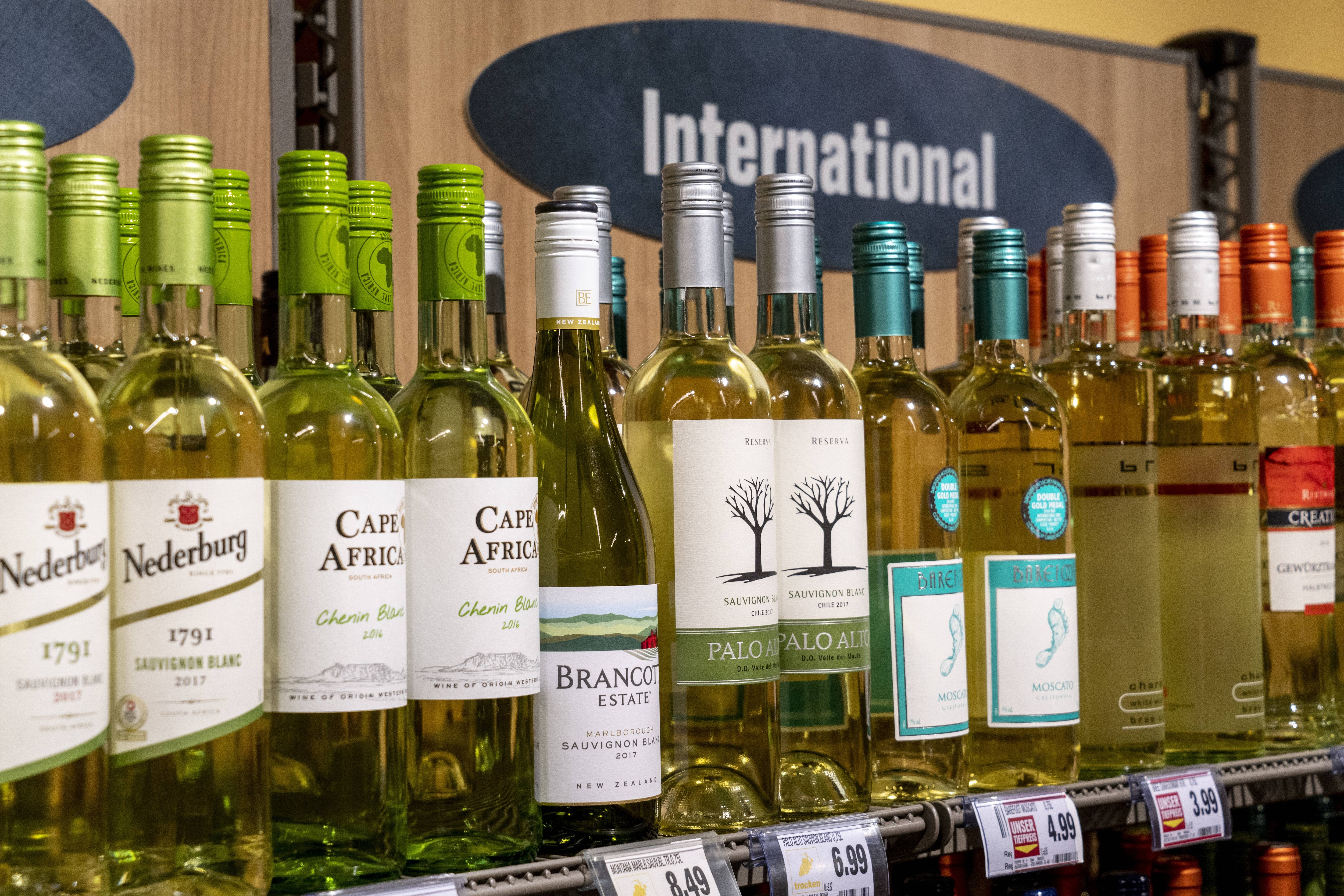 Nahaufnahme eines Weinregals.