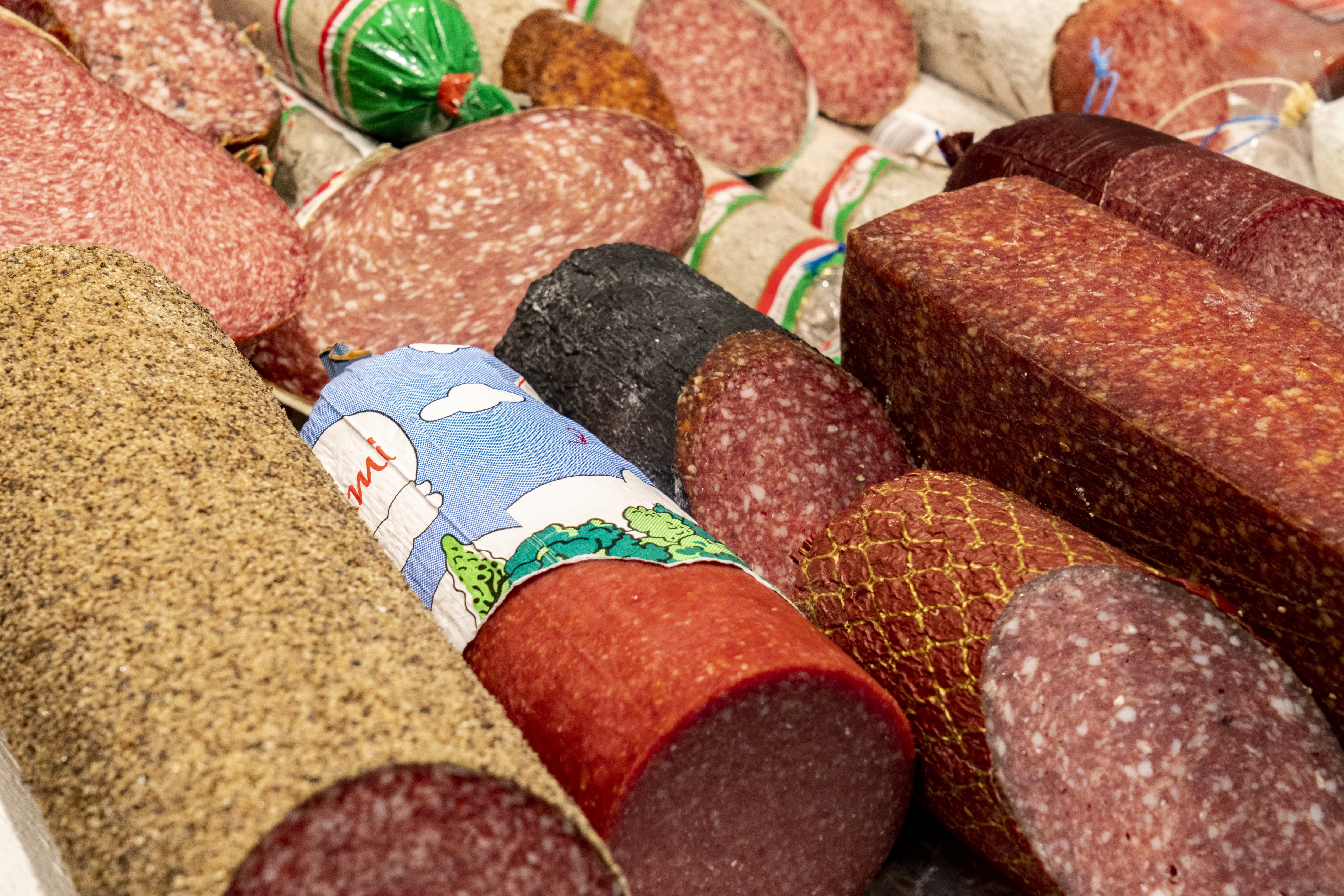 Verschiedene Würste in der Nahaufnahme.