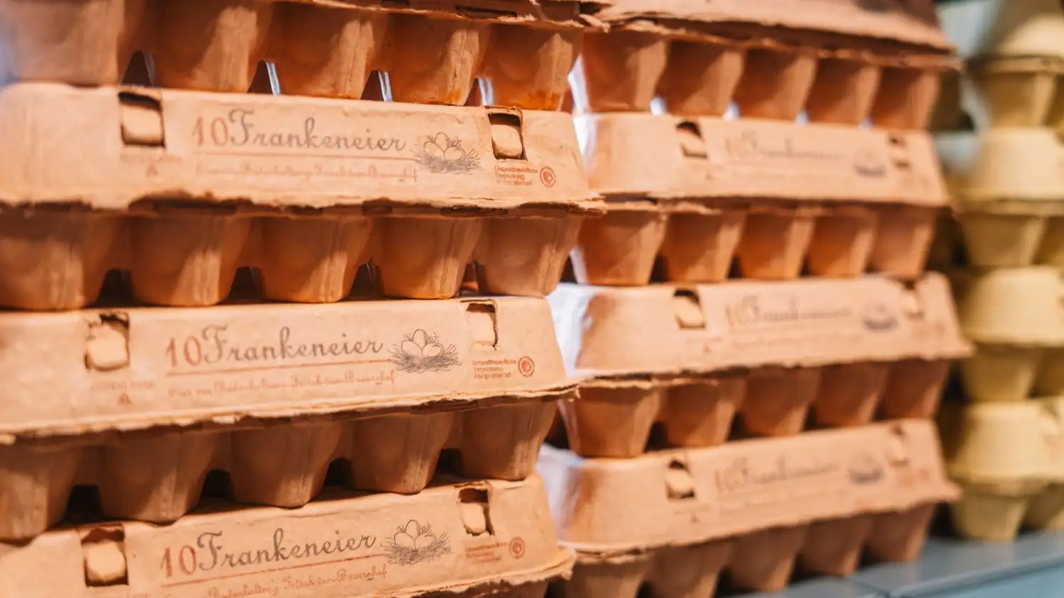 8 Eierkarton von Frankeneiern in der 10er Schachtel.