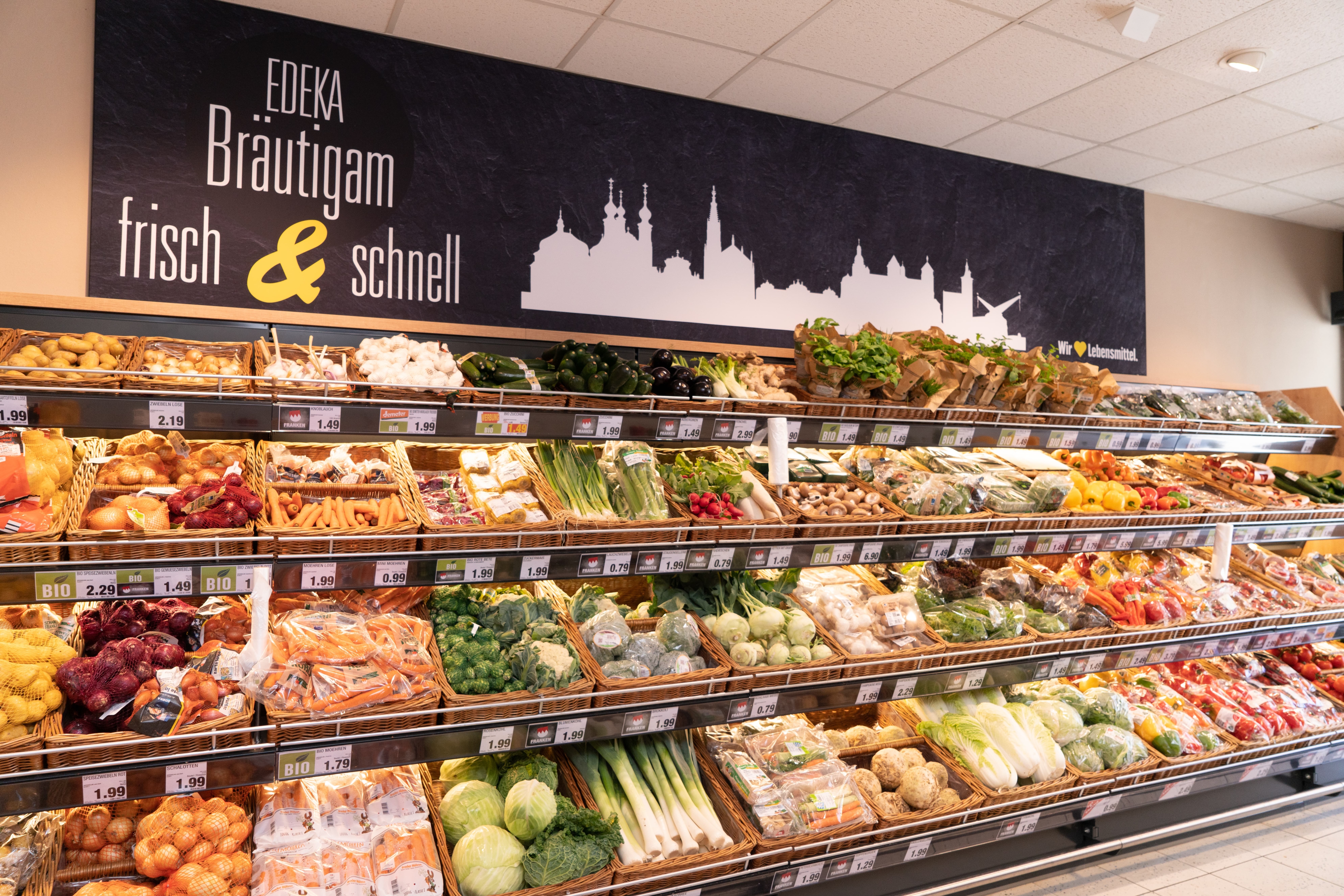 Die Gemüseabteilung eines Edeka-Marktes.