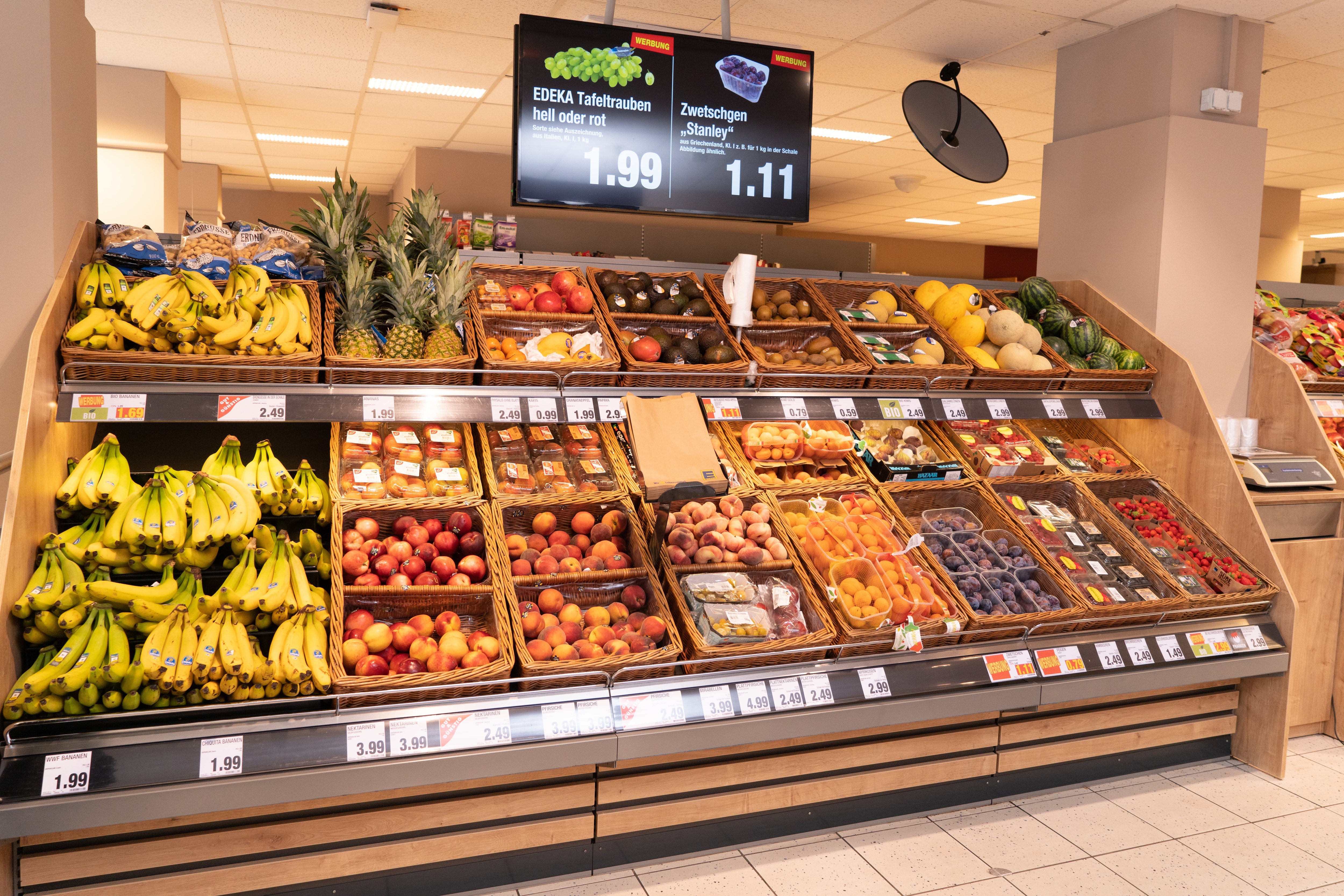 Obstabteilung eines Edeka-Marktes.