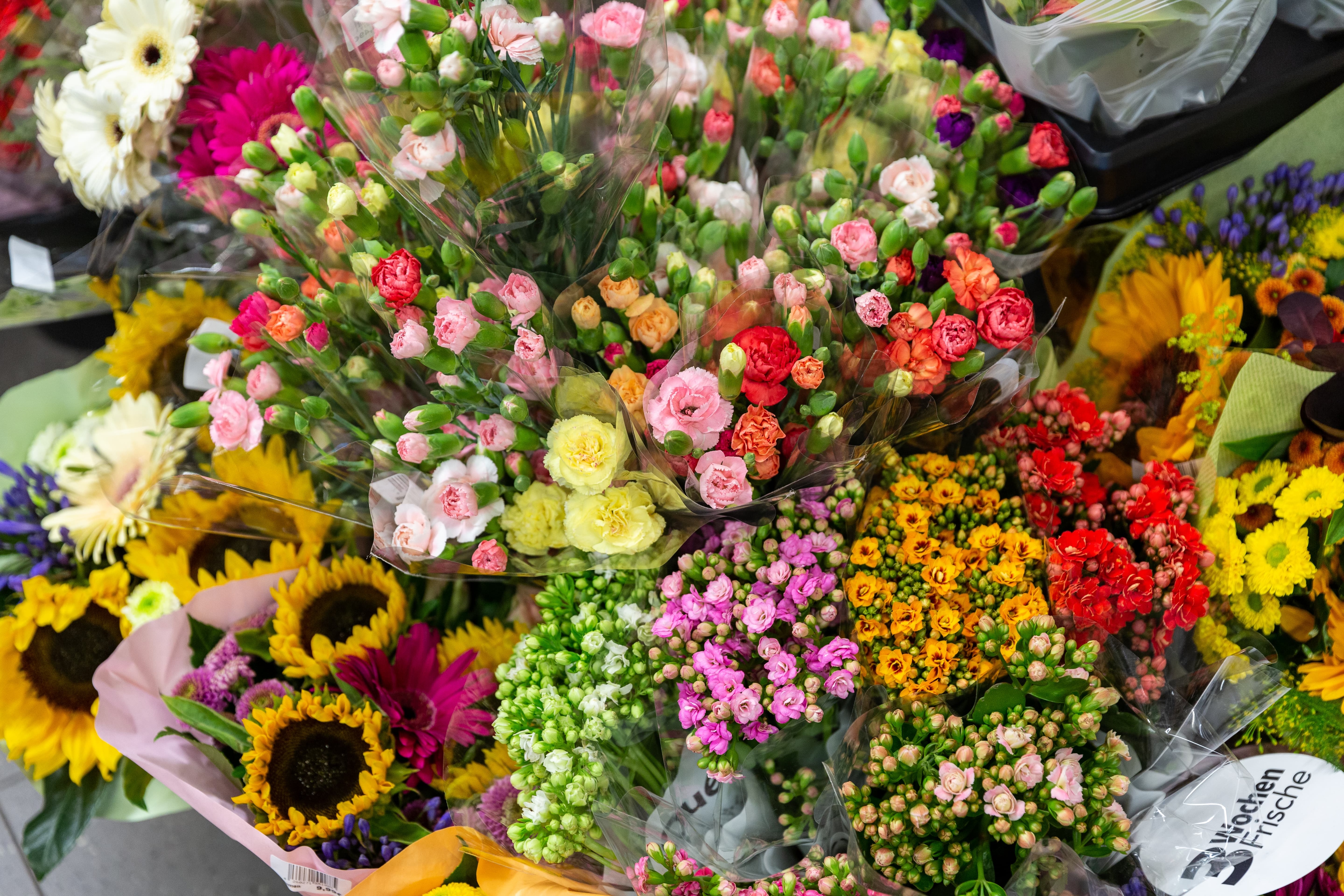 Verschiedene Blumensträuße in der Nahaufnahme.
