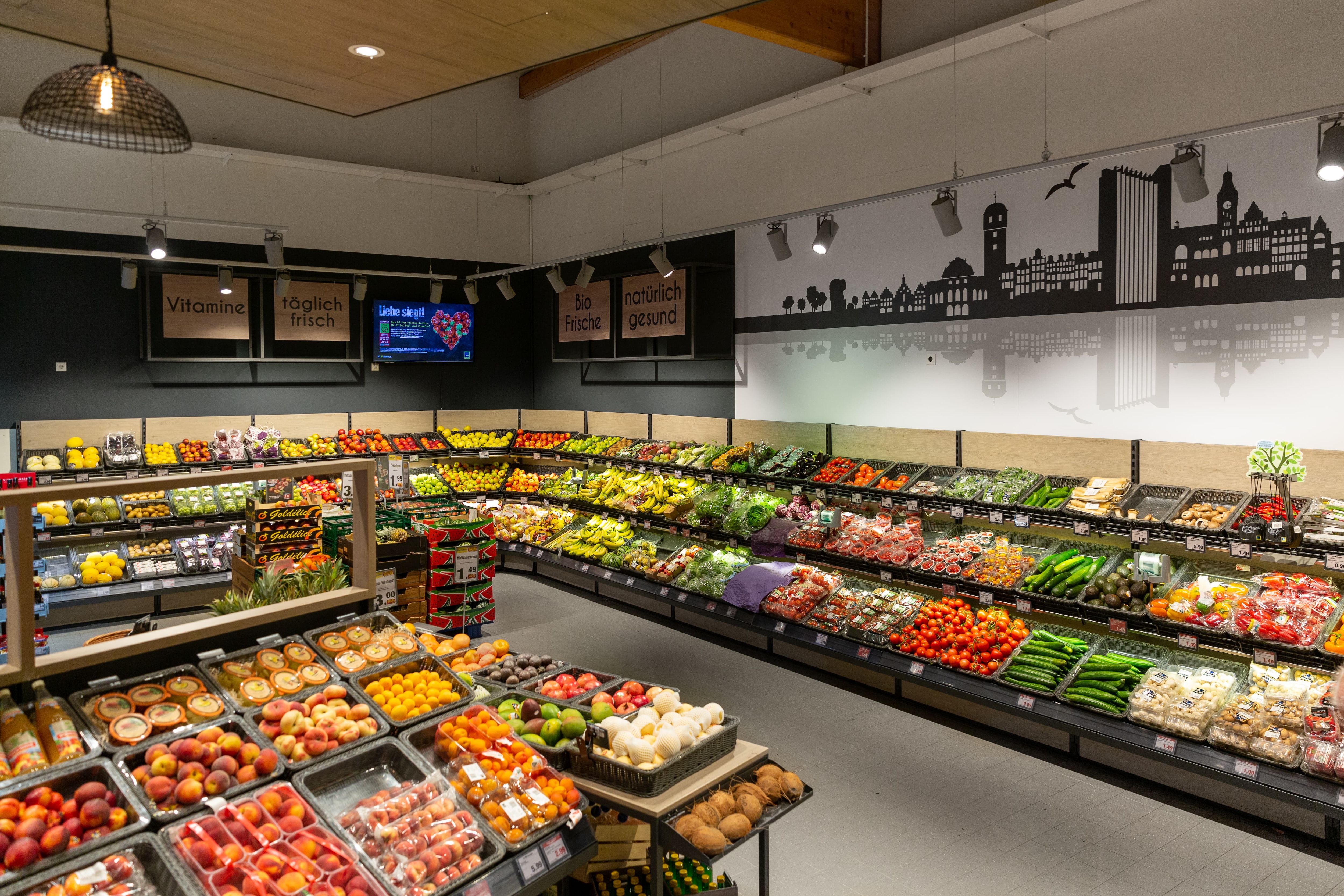 Die Obst- und Gemüseabteilung des Edeka-Centers.