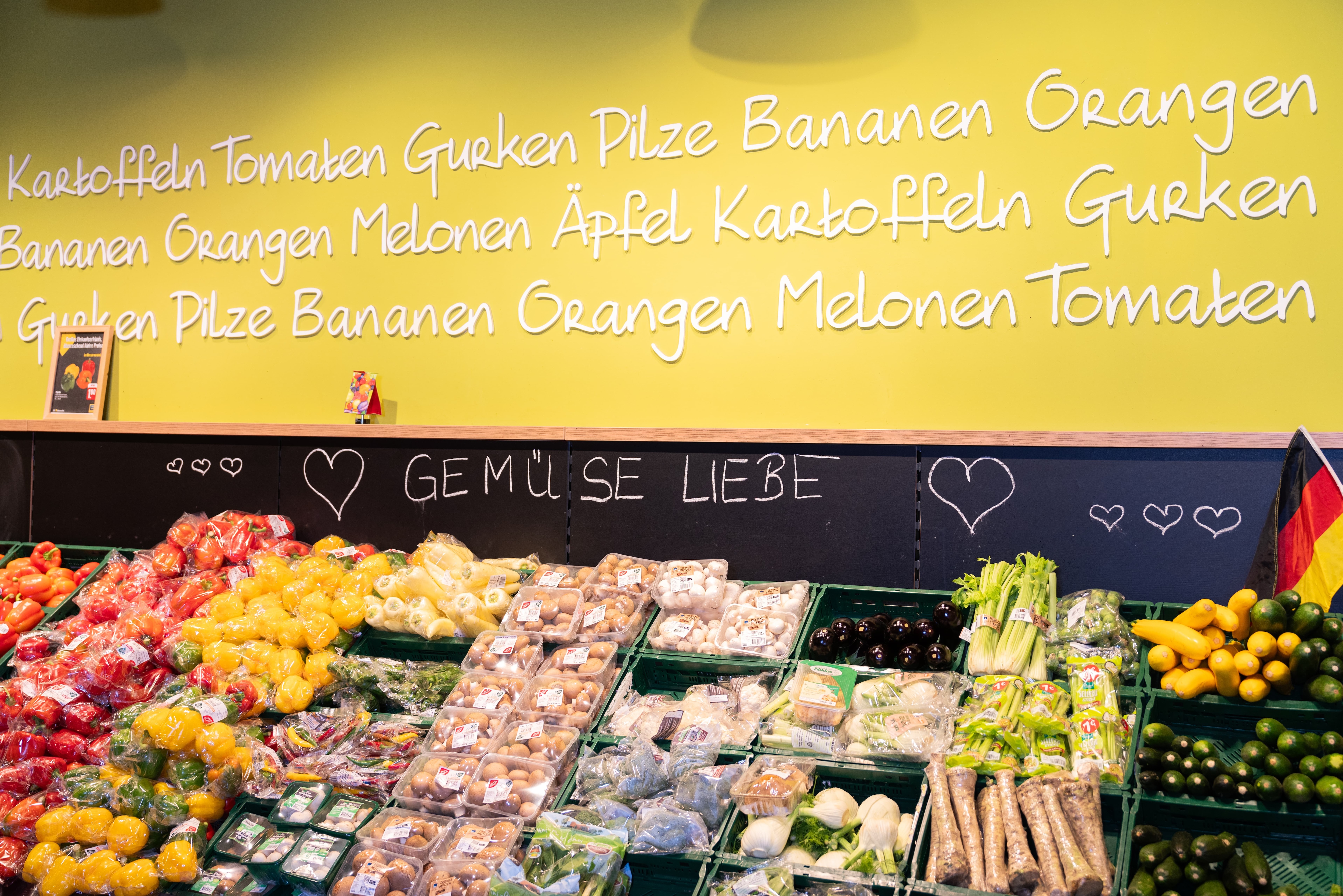 Die Gemüseabteilung eines EDEKA-Marktes.