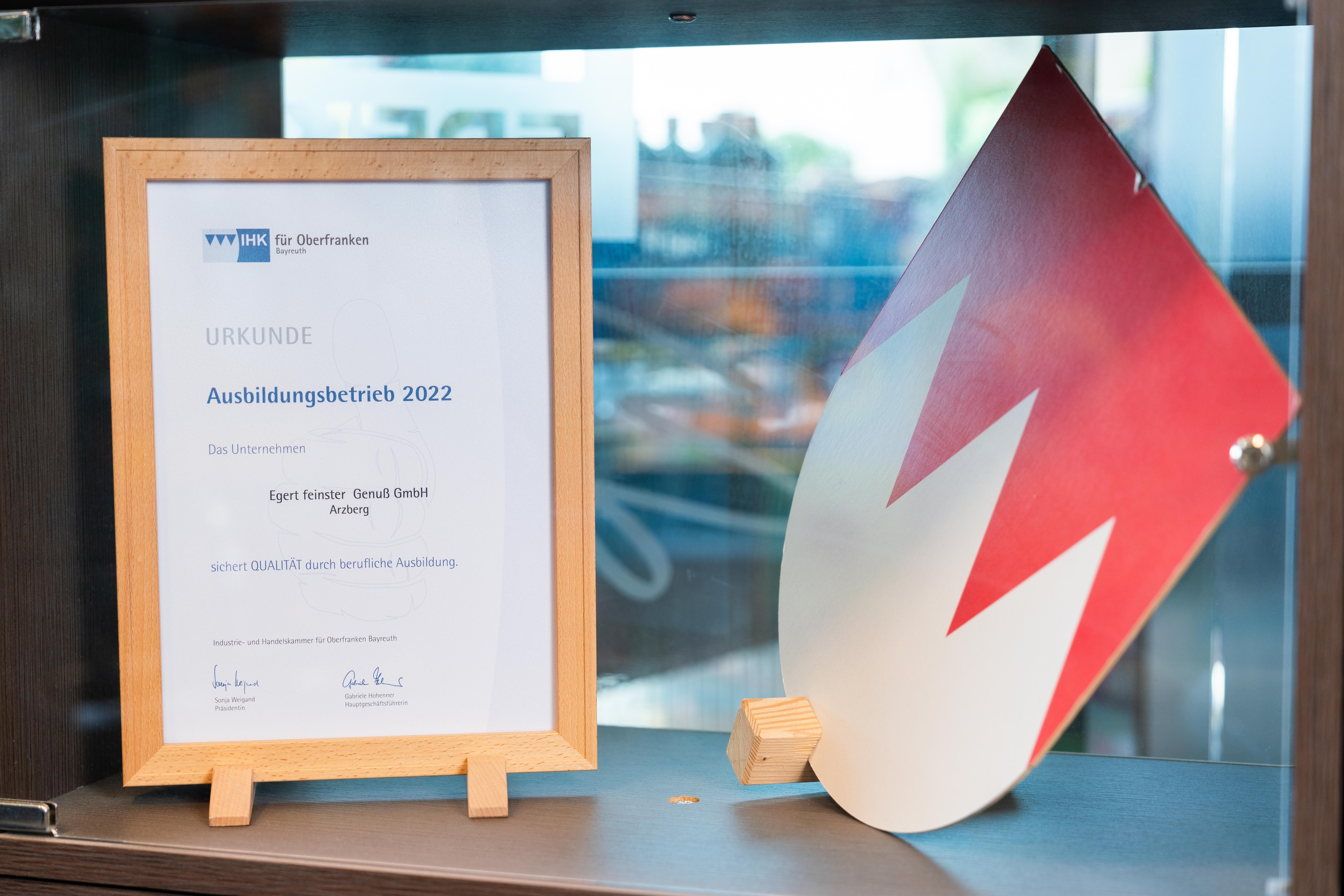 Eine Urkunde die das Unternehmen Egert feinster Genuß GmbH als Ausbildungsbetrieb 2022 auszeichnet.