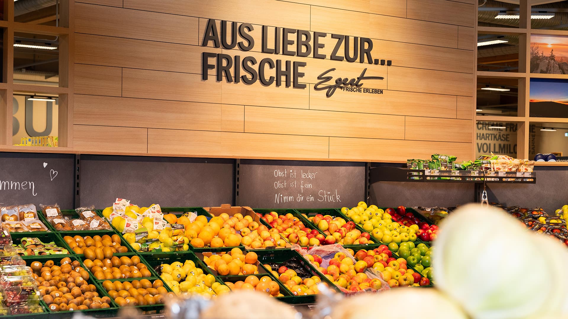 Die Obstabteilung eines EDEKA-Marktes.