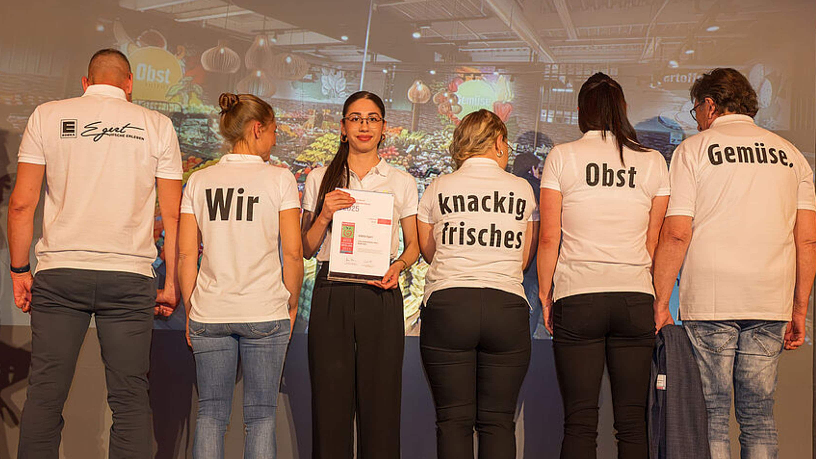 Gruppenfoto bei der Mitarbeitenden bei der Preisverleihung des deutschen Fruchtpreis.